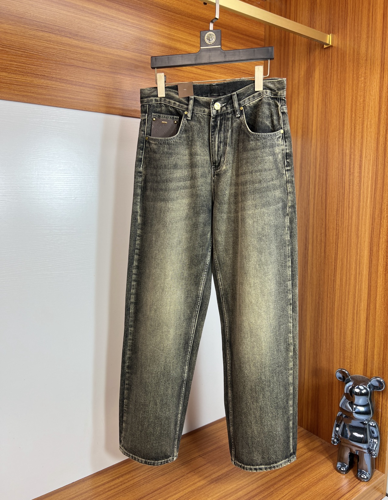 NO:161461,LV/Louis Vuitton 2025 Spring and Summer New Products, Complete Three Standards, Wide Edition Jeans, Good Products, Don't need to introduce too much, Look at the details, Counter codes 28-38 / 140 upper body 32,,louis vuitton,louis vuitton,jeans,alexander wang19860909LV/路易威登 2025春夏新品 三标齐全 阔版牛仔裤 好货不用过多介绍 看细节 专柜码数28-38 /140上身32,,louis vuitton,louis vuitton,jeans,alexander wang,Men's clothing