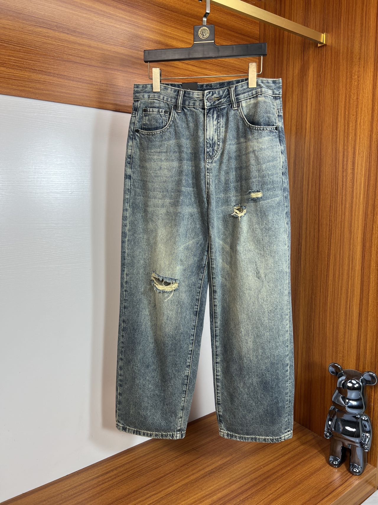 NO:161469,Fendi/Fendi 2025 spring and summer new product, complete three standards, wide version of jeans, good products, no need to introduce too much, look at the details, counter number 28-40 /140 upper body 32,,fendi,fendi,jeans,alexander wang19860909Fendi/芬迪 2025春夏新品 三标齐全 阔版牛仔裤 好货不用过多介绍 看细节 专柜码数28-40 /140上身32,,fendi,fendi,jeans,alexander wang,Men's clothing