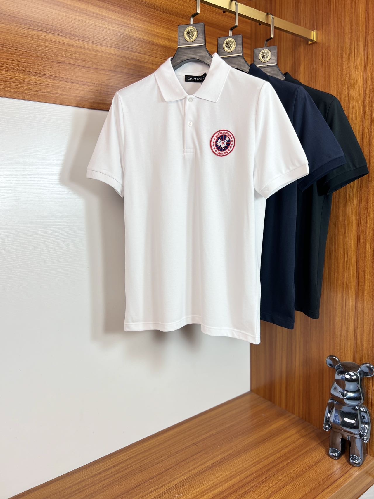NO:161473,Big Goose 2025 spring and summer new products are available, complete three standards, lapel short-sleeved POLO shirt, good products do not need to be introduced too much, look at the details, counter number S-XL /140 suggestions M,, T-shirt, alexander wang19860909大鹅 2025年春夏新品上新 三标齐全 翻领短袖POLO衫 好货不用过多介绍 看细节 专柜码数S-XL /140建议M,,T-shirt,alexander wang,Men's clothing