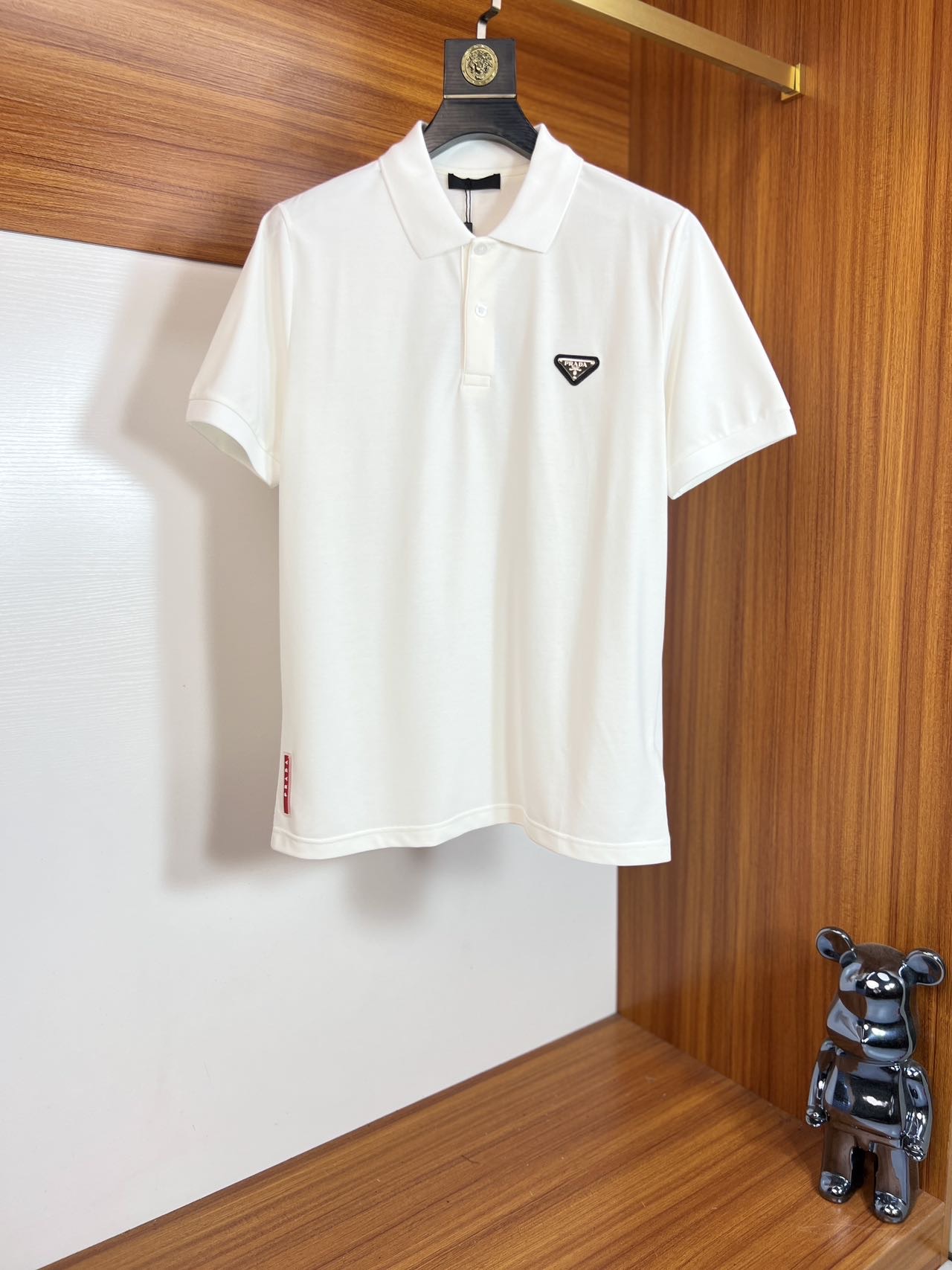 NO:161458,Prada/Prada 2025 new spring and summer products are available, complete three standards, lapel short-sleeved POLO shirt, good products do not need to be introduced too much, look at the details, counter number S-XL /140 suggestions M,,prada,prada,T-shirt,alexander wang19860909Prada/普拉达 2025年春夏新品上新 三标齐全 翻领短袖POLO衫 好货不用过多介绍 看细节 专柜码数S-XL /140建议M,,prada,prada,T-shirt,alexander wang,Men's clothing