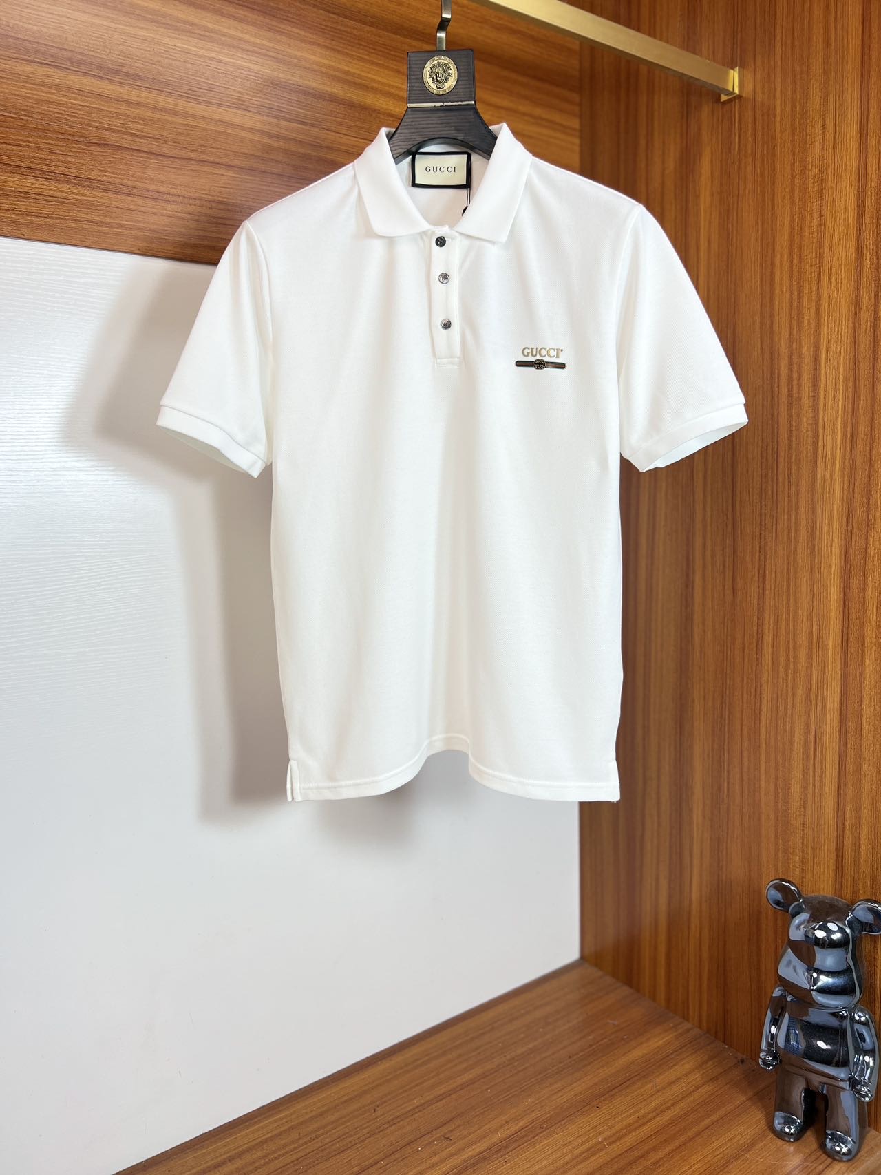 NO:450269,Gucci/Gucci New products for spring and summer 2025 are available in new products, complete three standards, lapel short-sleeved POLO shirt, good products do not need to be introduced too much, look at the details, counter number M-XXXL /140 suggestions L, ,,,gucci, T-shirt, alexander wang19860909Gucci/古奇 2025年春夏新品上新 三标齐全 翻领短袖POLO衫 好货不用过多介绍 看细节 专柜码数M-XXXL /140建议L, ,,,gucci,T-shirt,alexander wang,Men's clothing