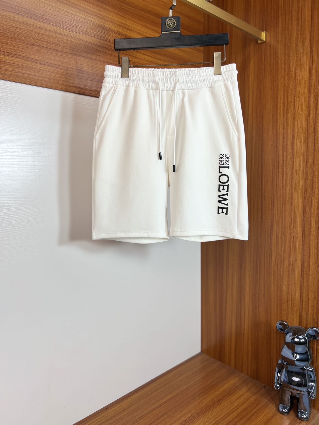 NO:423063,Loewe/Luo Yiwei 2025 spring and summer new product, complete three standards, elastic five-point shorts, good products do not need to be introduced too much, look at the details, counter number M-XXXL 175/upper body suggestions L,,loewe,loewe, shorts,alexander wang19860909Loewe/罗意威 2025春夏新品 三标齐全 松紧带五分短裤 好货不用过多介绍 看细节 专柜码数M-XXXL 175/上身建议L,,loewe,loewe,shorts,alexander wang,Men's clothing
