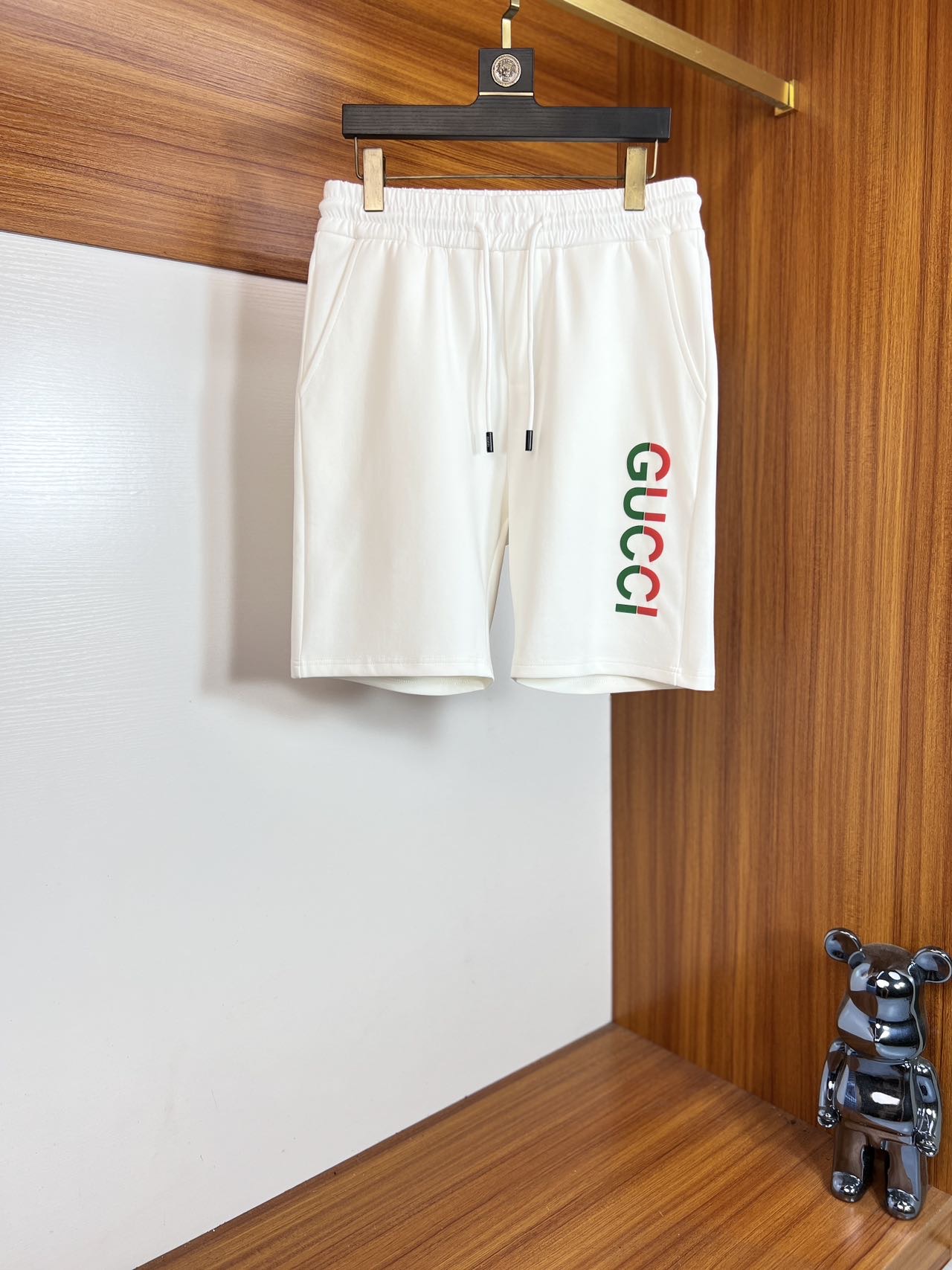 NO:423080,Gucci/Gucci 2025 spring and summer new product, complete three standards, elastic five-point shorts, good products do not need to be introduced too much, look at the details, counter number M-XXXL 175/upper body suggestions L, gucci, shorts, alexander wang19860909Gucci/古奇 2025春夏新品 三标齐全 松紧带五分短裤 好货不用过多介绍 看细节 专柜码数M-XXXL 175/上身建议L,,gucci,shorts,alexander wang,Men's clothing