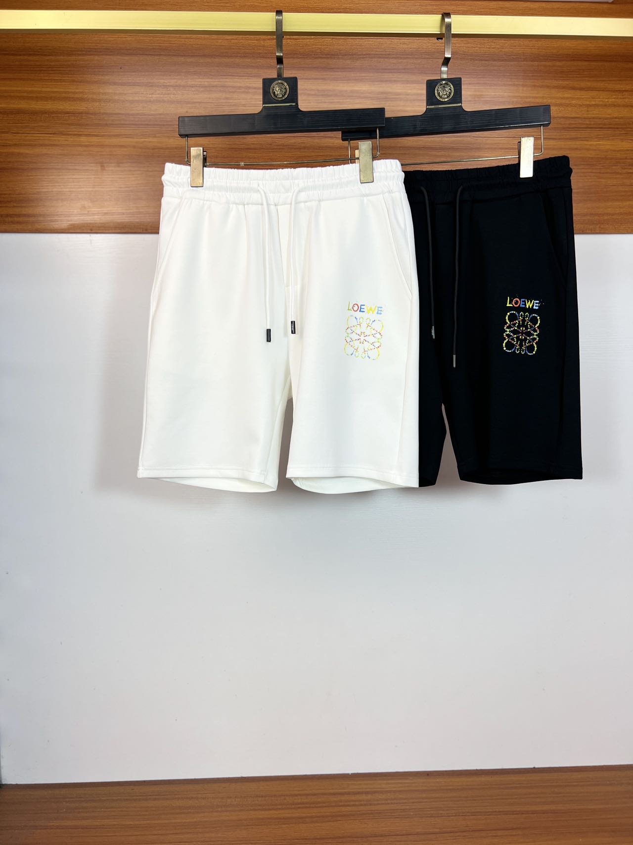 NO:415977,Loewe/Luo Yiwei 2025 spring and summer new product, complete three standards, shorts, good products, don't need to introduce too much, look at the details, counter number M-XXXL 175/140 upper body suggestions L,,loewe,loewe, shorts,alexander wang19860909Loewe/罗意威 2025春夏新品 三标齐全 短裤 好货不用过多介绍 看细节 专柜码数M-XXXL 175/140上身建议L,,loewe,loewe,shorts,alexander wang,Men's clothing