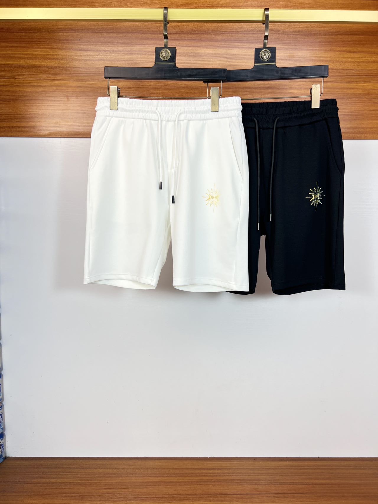 NO:415970,Dior/Dior 2025 spring and summer new products, complete three standards, shorts, good products, don’t need to introduce too much, look at the details, counter number M-XXXL 175/140 upper body suggestions L,,dior,dior, shorts,alexander wang19860909Dior/迪奥 2025春夏新品 三标齐全 短裤 好货不用过多介绍 看细节 专柜码数M-XXXL 175/140上身建议L,,dior,dior,shorts,alexander wang,Men's clothing