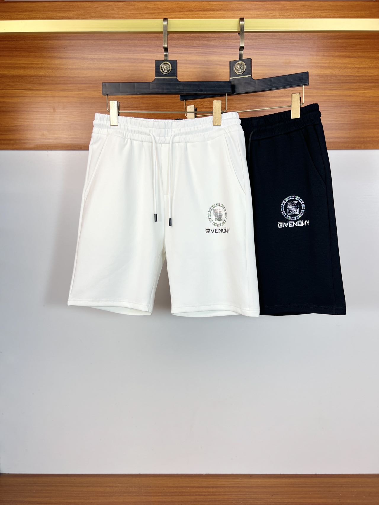 NO:416025,Givenchy 2025 Spring and Summer New Products, Complete Three Standards, Shorts, Good Products, Don’t need to introduce too much, look at the details, Counter Code M-XXXL 175/140 Upper Body Suggestions L,, given, given, given, shorts, alexander wang19860909give/纪梵希 2025春夏新品 三标齐全 短裤 好货不用过多介绍 看细节 专柜码数M-XXXL 175/140上身建议L,,givenchy,givenchy,shorts,alexander wang,Men's clothing