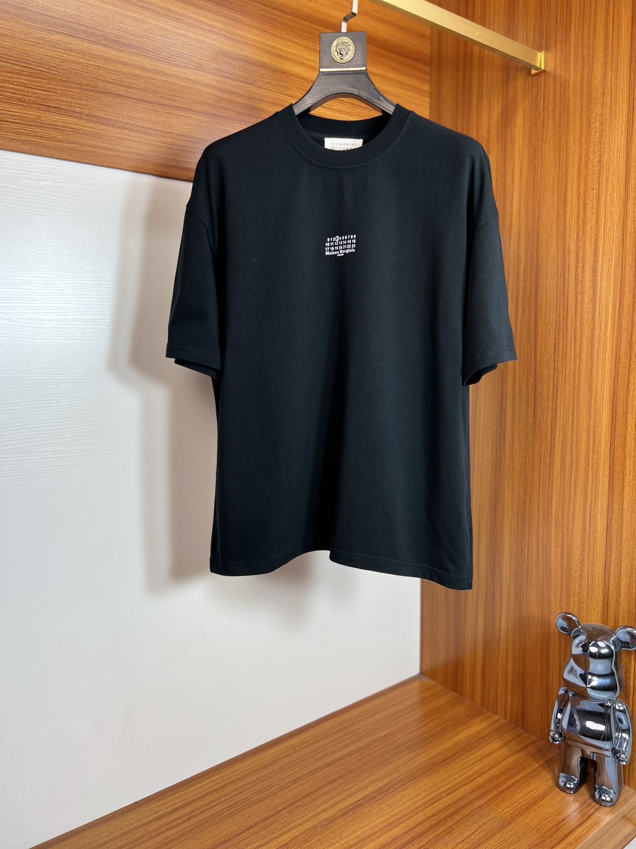 NO:415980,Magila 2025 spring and summer new product, complete three standards, round neck pure cotton short-sleeved T-shirt, no need to introduce too much good products, look at the details, counter code M-XXL 175/140 suggestion M,,masion margiela,T-shirt,tees,t-shirt,alexander wang19860909马吉拉 2025春夏新品 三标齐全 圆领纯棉短袖T恤 好货不用过多介绍 看细节 专柜码数M-XXL 175/140建议M,,masion margiela,T-shirt,tees，t-shirt,alexander wang,Men's clothing