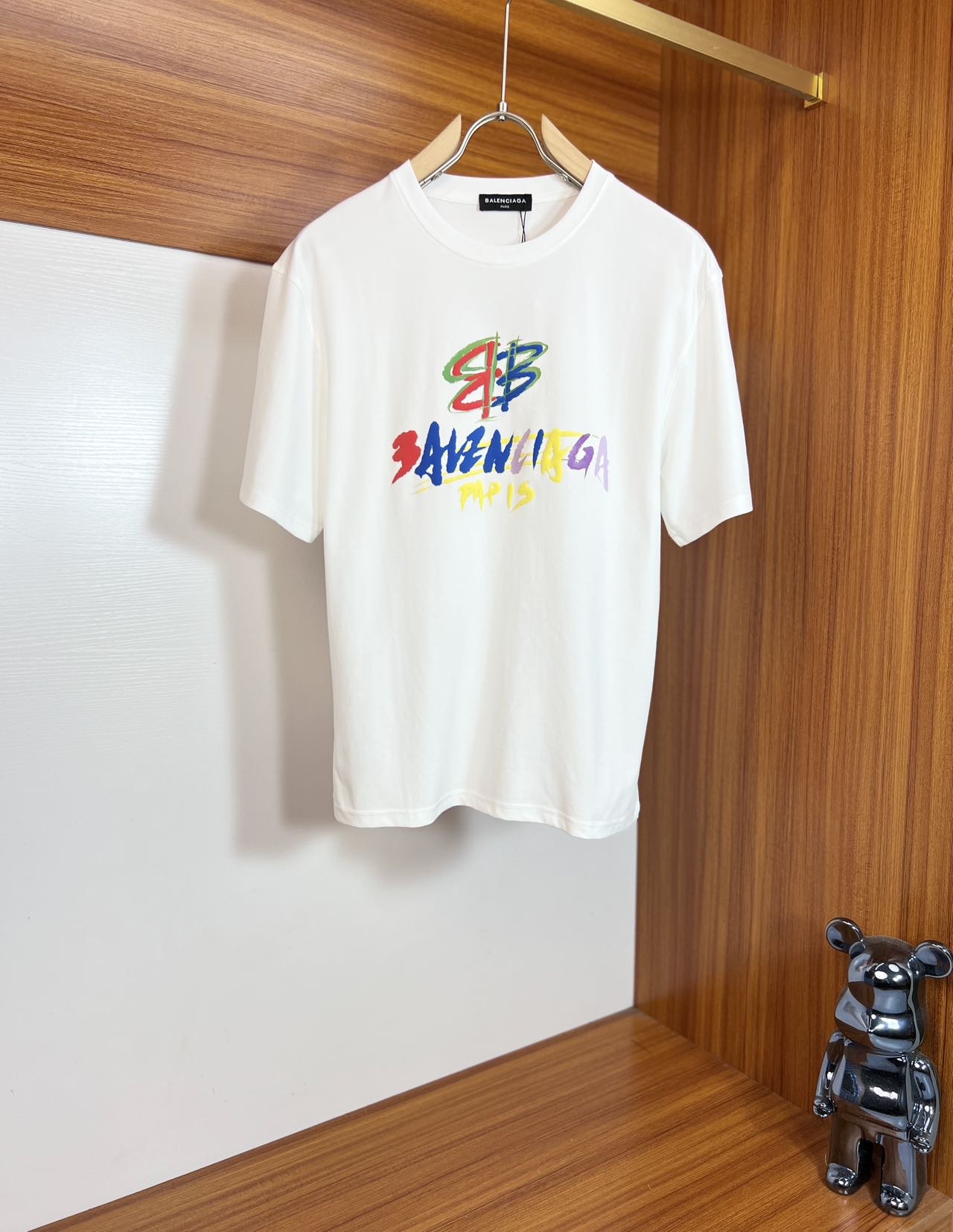 NO:471744,Balenciaga/Balenciaga New products for spring and summer 2025 are available in new products, complete three standards, mercerized cotton round neck short-sleeved T-shirt. Don’t need to introduce too much good products. Look at the details. Counter code M-XXXL /140 Suggestions L,,balenciaga,balenciaga,T-shirt,tees,t-shirt,alexander wang19860909Balenciaga/巴黎世家 2025年春夏新品上新 三标齐全 丝光棉圆领短袖T恤 好货不用过多介绍 看细节 专柜码数M-XXXL /140建议L,,balenciaga,balenciaga,T-shirt,tees，t-shirt,alexander wang,Men's clothing