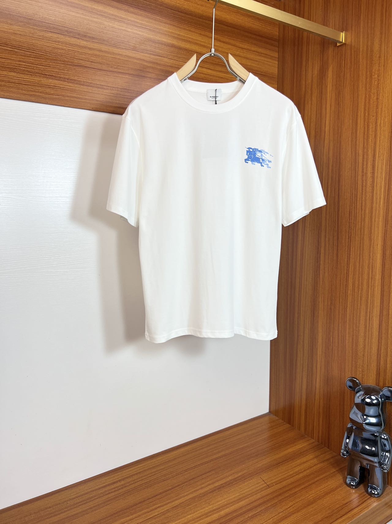 NO:469040,Burberry/Burberry New Spring and Summer Products Complete Three Standards Round-neck Mercerized Cotton Short-sleeved T-shirts Don't need to introduce too much good products See details Counter code M-XXXL 175/Suggestions L, burberry, burberry, T-shirt, tees, t-shirt, alexander wang19860909Burberry/巴宝莉 春夏新品 三标齐全 圆领丝光棉短袖T恤 好货不用过多介绍 看细节 专柜码数M-XXXL 175/建议L,,burberry,burberry,T-shirt,tees，t-shirt,alexander wang,Men's clothing
