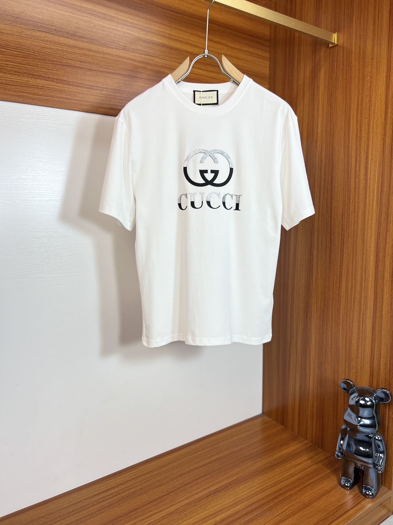 NO:469151,Gucci/Gucci 2025 spring and summer new product, complete three standards, round neck mercerized cotton short-sleeved T-shirt. Don’t need to introduce too much good products. Look at the details. Counter code M-XXXL 175/Suggestions L,,gucci, T-shirt,tees, t-shirt,alexander wang19860909Gucci/古奇 2025春夏新品 三标齐全 圆领丝光棉短袖T恤 好货不用过多介绍 看细节 专柜码数M-XXXL 175/建议L,,gucci,T-shirt,tees，t-shirt,alexander wang,Men's clothing