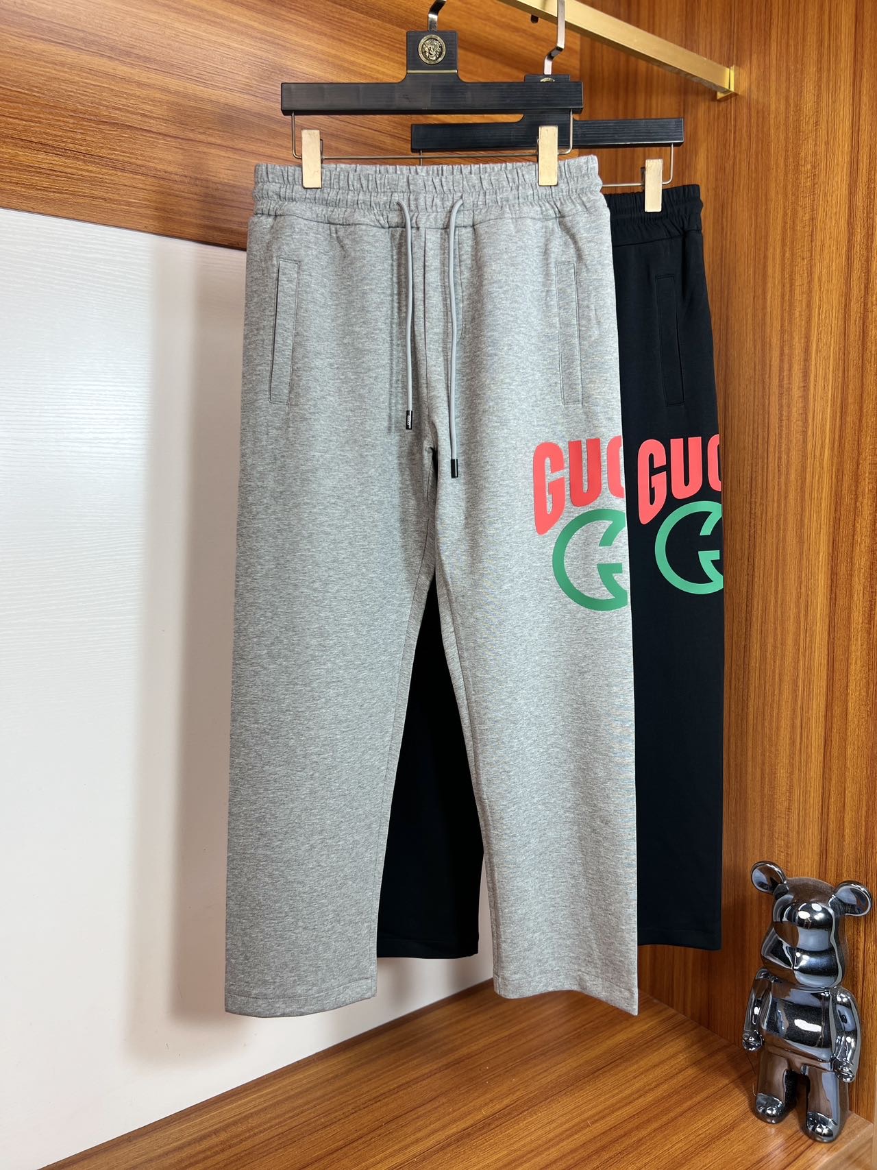 NO:509738,Gucci/Gucci 2025 Spring and Summer New Products, Complete Three Standards, Elastic Pants, Casual Pants, Don’t need to introduce too much good products, look at the details, Counter code M-XXXL 175/140 Upper body L,,gucci,alexander wang19860909Gucci/古奇 2025春夏新品 三标齐全 松紧裤 休闲裤 好货不用过多介绍 看细节 专柜码数M-XXXL 175/140上身L,,gucci,alexander wang,Men's clothing