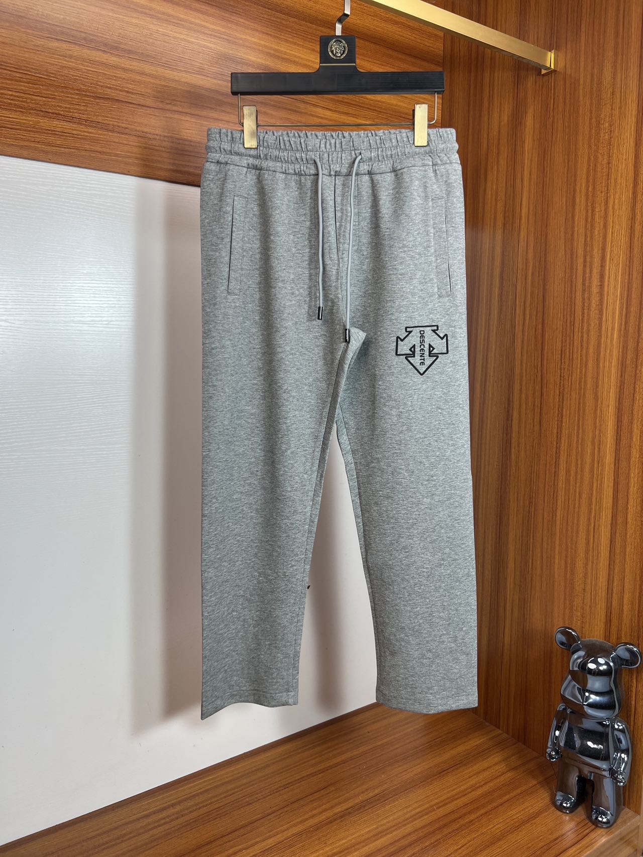 NO:480122,/Disante 2025 spring and summer new product, complete three standards, elastic pants, casual pants, good products, no need to introduce too much, look at the details, counter number M-XXXL /140 upper body L,,alexander wang19860909/迪桑特 2025春夏新品 三标齐全 松紧裤 休闲裤 好货不用过多介绍 看细节 专柜码数M-XXXL /140上身L,,alexander wang,Men's clothing