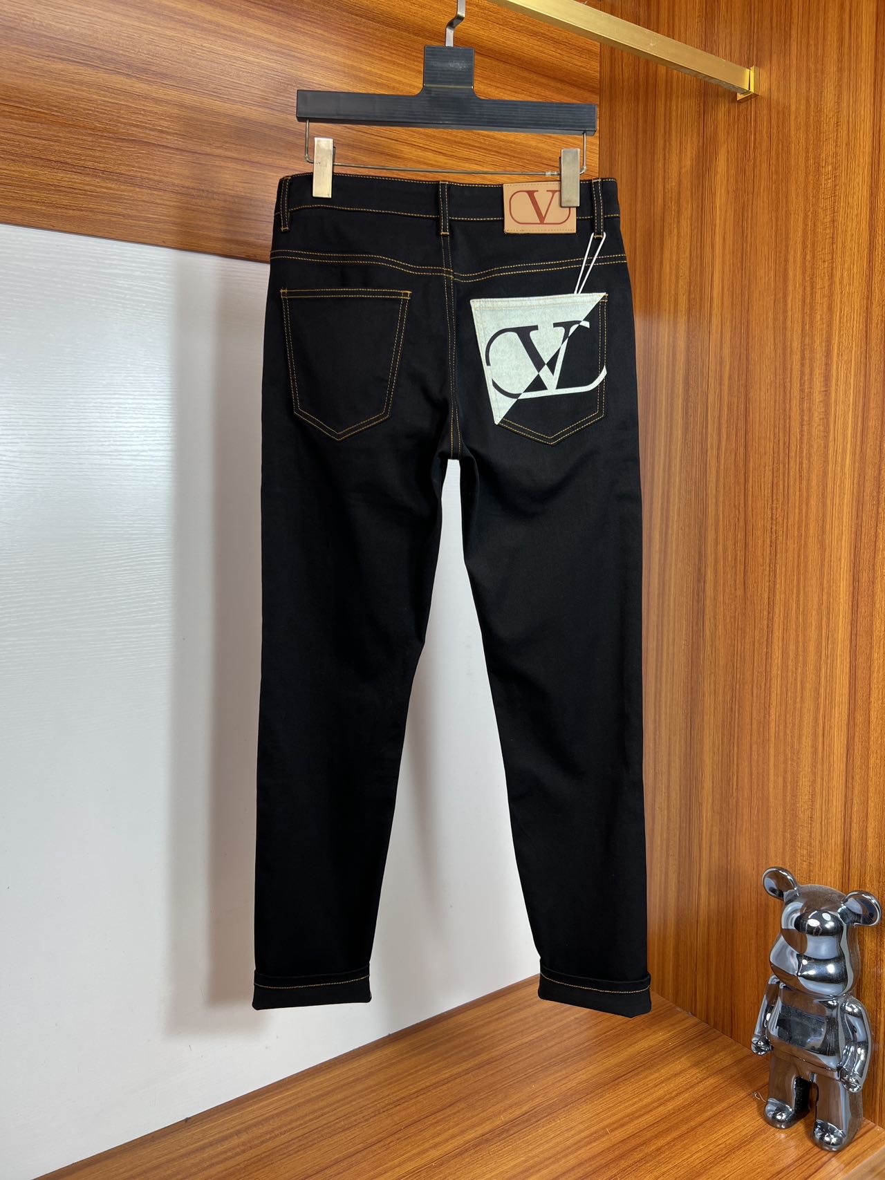 NO:441488,Valentino Spring and summer new products, complete three standards, jeans, good products, don't need to introduce too much, look at the details, counter code number 29-38, 175/140, upper body 32, valentino, jeans, alexander wang19860909华伦天奴 春夏新品 三标齐全 牛仔裤 好货不用过多介绍 看细节 专柜码数29-38 175/140上身32码,,valentino,jeans,alexander wang,Men's clothing