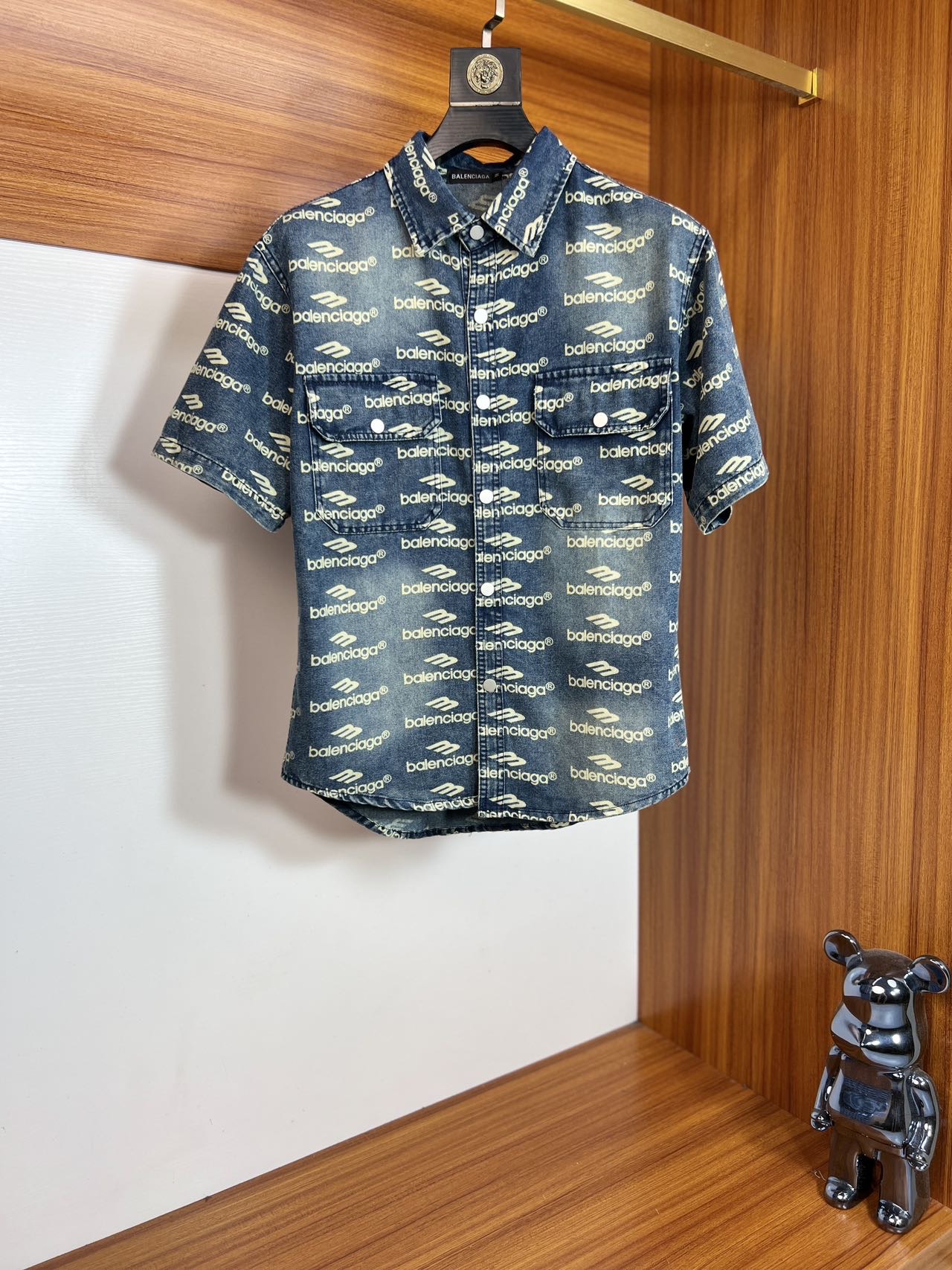 NO:441499,Balenciaga/Balenciaga Spring and summer new products, complete three standards, denim jackets and jackets, good products do not need to be introduced too much, look at the details, counter number M-XXXL 175/140 Suggestions,,balenciaga,balenciaga,jackets & coats,jackets & coats,alexander wang19860909Balenciaga/巴黎世家 春夏新品 三标齐全 牛仔衣外套夹克 好货不用过多介绍 看细节 专柜码数M-XXXL 175/140建议L,,balenciaga,balenciaga,jackets & coats,jackets & coats,alexander wang,Men's clothing