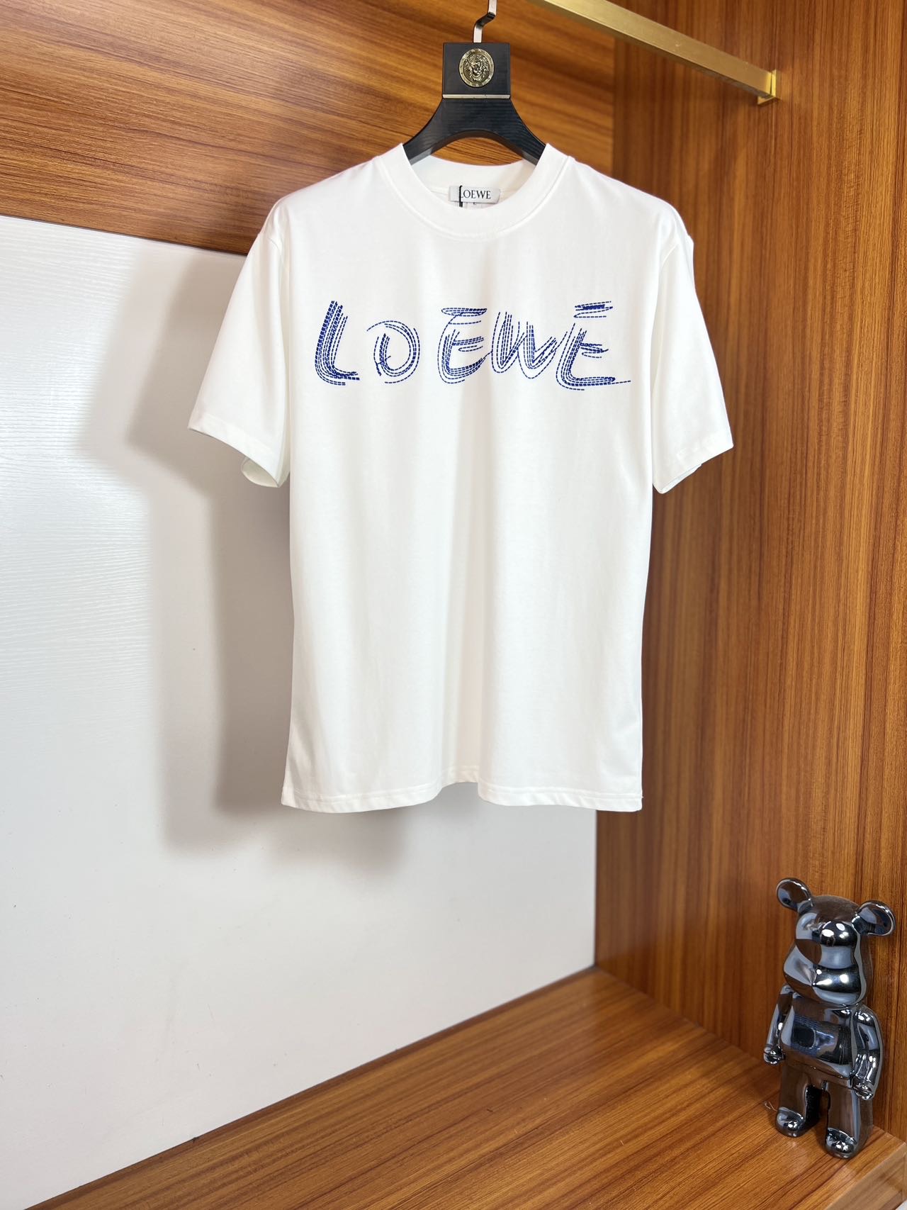 NO:441595,Loewe/Luo Yiwei 2025 spring and summer new product, complete three standards, round neck pure cotton short-sleeved T-shirt, don’t need to introduce too much good products, look at the details, counter code M-XXXXL 175/Suggestions,,loewe,loewe,T-shirt,tees,t-shirt,alexander wang19860909Loewe/罗意威 2025春夏新品 三标齐全 圆领纯棉短袖T恤 好货不用过多介绍 看细节 专柜码数M-XXXXL 175/建议L,,loewe,loewe,T-shirt,tees，t-shirt,alexander wang,Men's clothing