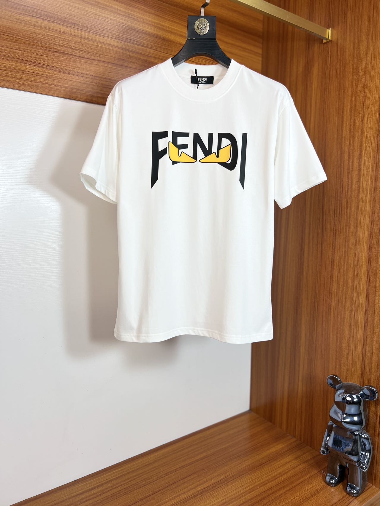 NO:441603,Fendi/Fendi 2025 spring and summer new product, complete three standards, round neck pure cotton short-sleeved T-shirt, don’t need to introduce too much good products, look at the details, counter code M-XXXXL 175/Suggestions,,fendi,fendi,T-shirt,tees,t-shirt,alexander wang19860909Fendi/芬迪 2025春夏新品 三标齐全 圆领纯棉短袖T恤 好货不用过多介绍 看细节 专柜码数M-XXXXL 175/建议L,,fendi,fendi,T-shirt,tees，t-shirt,alexander wang,Men's clothing
