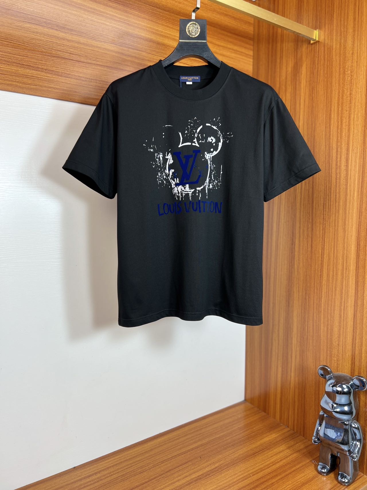NO:486032,LV/Louis Vuitton Spring and summer new products, complete three standards, round neck pure cotton short-sleeved T-shirt, don't need to introduce too much good products, look at the details, counter code M-XXXXL 175/Suggestions,,louis vuitton,louis vuitton,T-shirt,tees,t-shirt,alexander wang19860909LV/路易威登 春夏新品 三标齐全 圆领纯棉短袖T恤 好货不用过多介绍 看细节 专柜码数M-XXXXL 175/建议L,,louis vuitton,louis vuitton,T-shirt,tees，t-shirt,alexander wang,Men's clothing