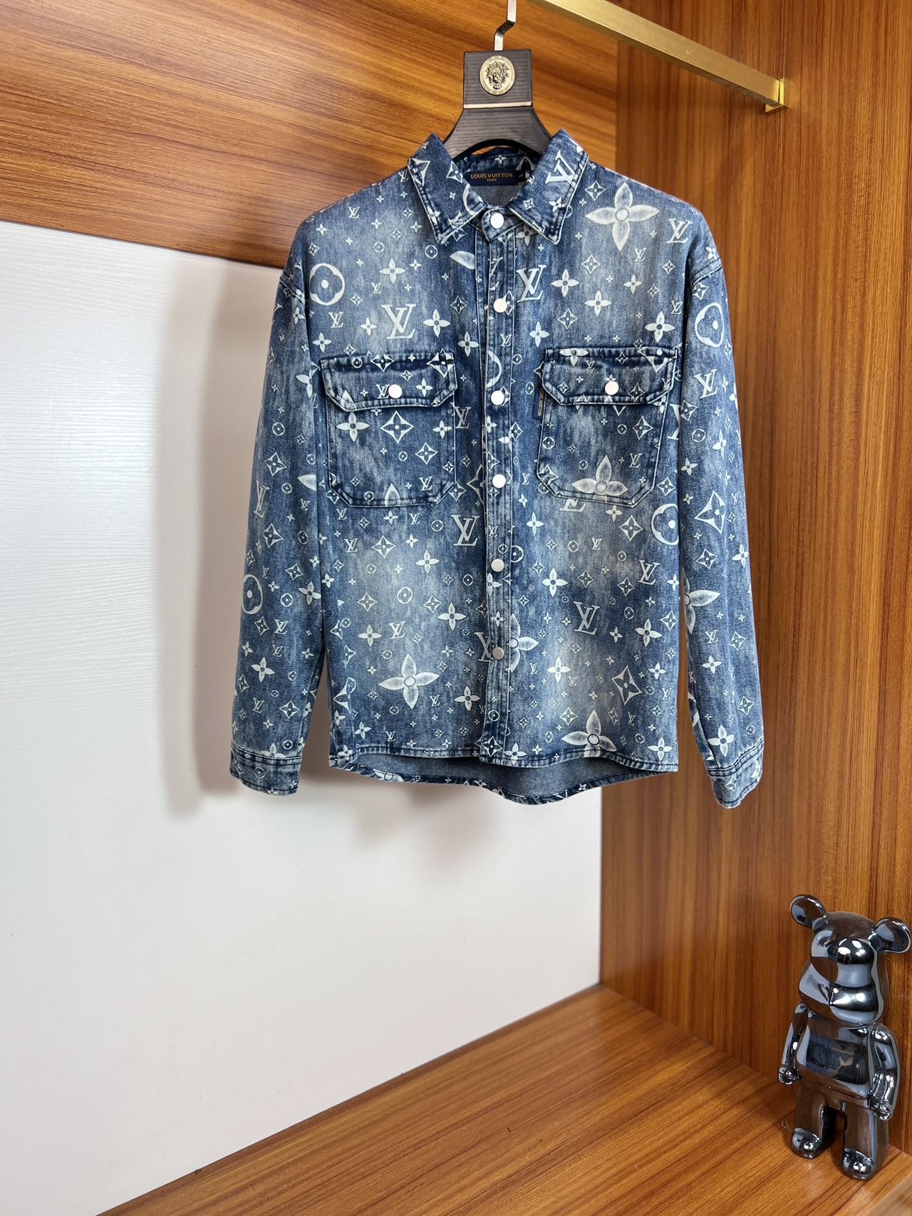 NO:465661,LV/Louis Vuitton 2025 new spring and summer products are available, three standards are complete, denim jackets, good products do not need to be introduced too much, look at the details, counter number M-XXXL /140 suggestions L,,louis vuitton,louis vuitton,jackets & coats,jackets & coats,alexander wang19860909LV/路易威登 2025年春夏新品上新 三标齐全 牛仔外套夹克 好货不用过多介绍 看细节 专柜码数M-XXXL /140建议L,,louis vuitton,louis vuitton,jackets & coats,jackets & coats,alexander wang,Men's clothing