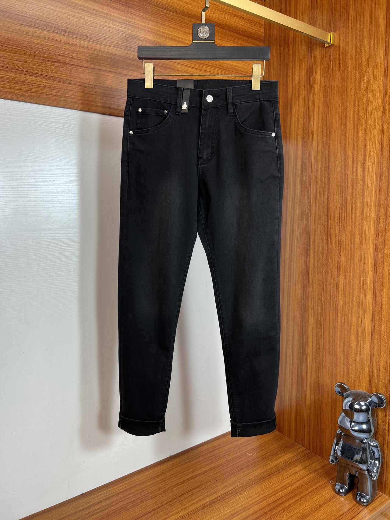 NO:471749,Prada/Prada 2025 Spring and Summer New Products, Complete Three Standards, Jeans, Don’t need to introduce too much good products, look at the details, the counter number is 29-38 / 140 upper body 32,,prada,prada,jeans,alexander wang19860909Prada/普拉达 2025春夏新品 三标齐全 牛仔裤 好货不用过多介绍 看细节 专柜码数29-38 /140上身32码,,prada,prada,jeans,alexander wang,Men's clothing