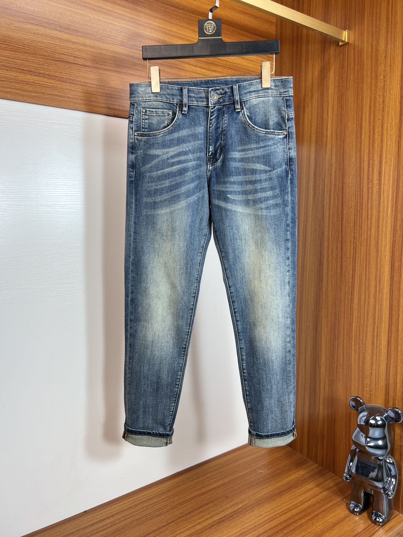 NO:471757,Cavalli 2025 Spring and Summer New Products, Complete Three Standards, Jeans, Don’t need to introduce too much good products, look at the details, the counter number is 29-38 / 140 upper body 32, jeans, alexander wang19860909卡沃利 2025春夏新品 三标齐全 牛仔裤 好货不用过多介绍 看细节 专柜码数29-38 /140上身32码,,jeans,alexander wang,Men's clothing