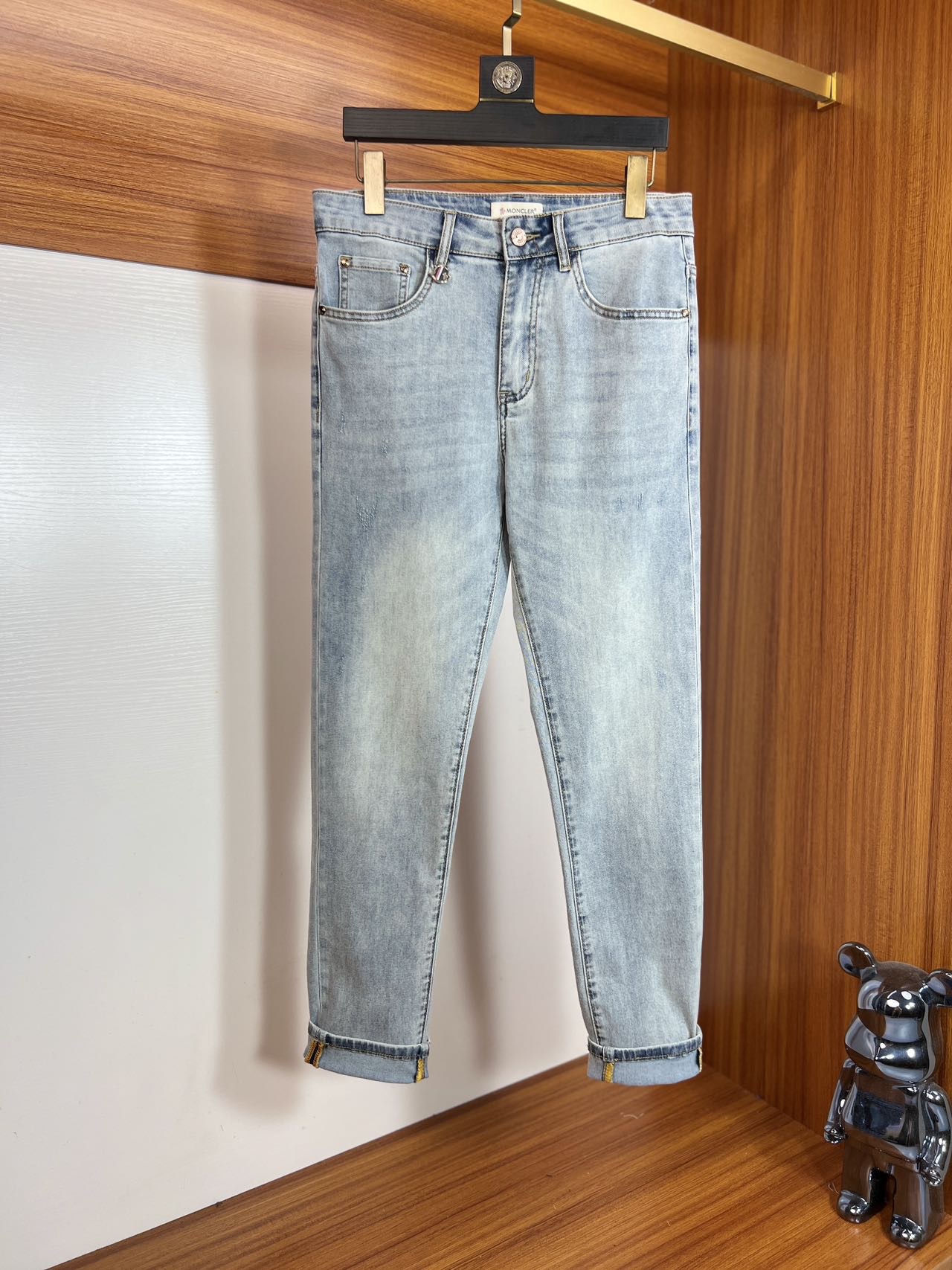 NO:471736,Moncler/家口 2025 spring and summer new product, complete three standards, jeans, good products, don't need to be introduced too much, look at the details, counter number 29-38 / 140 upper body 32,, Moncler, jeans, alexander wang19860909Moncler/蒙口 2025春夏新品 三标齐全 牛仔裤 好货不用过多介绍 看细节 专柜码数29-38 /140上身32码,,Moncler,jeans,alexander wang,Men's clothing