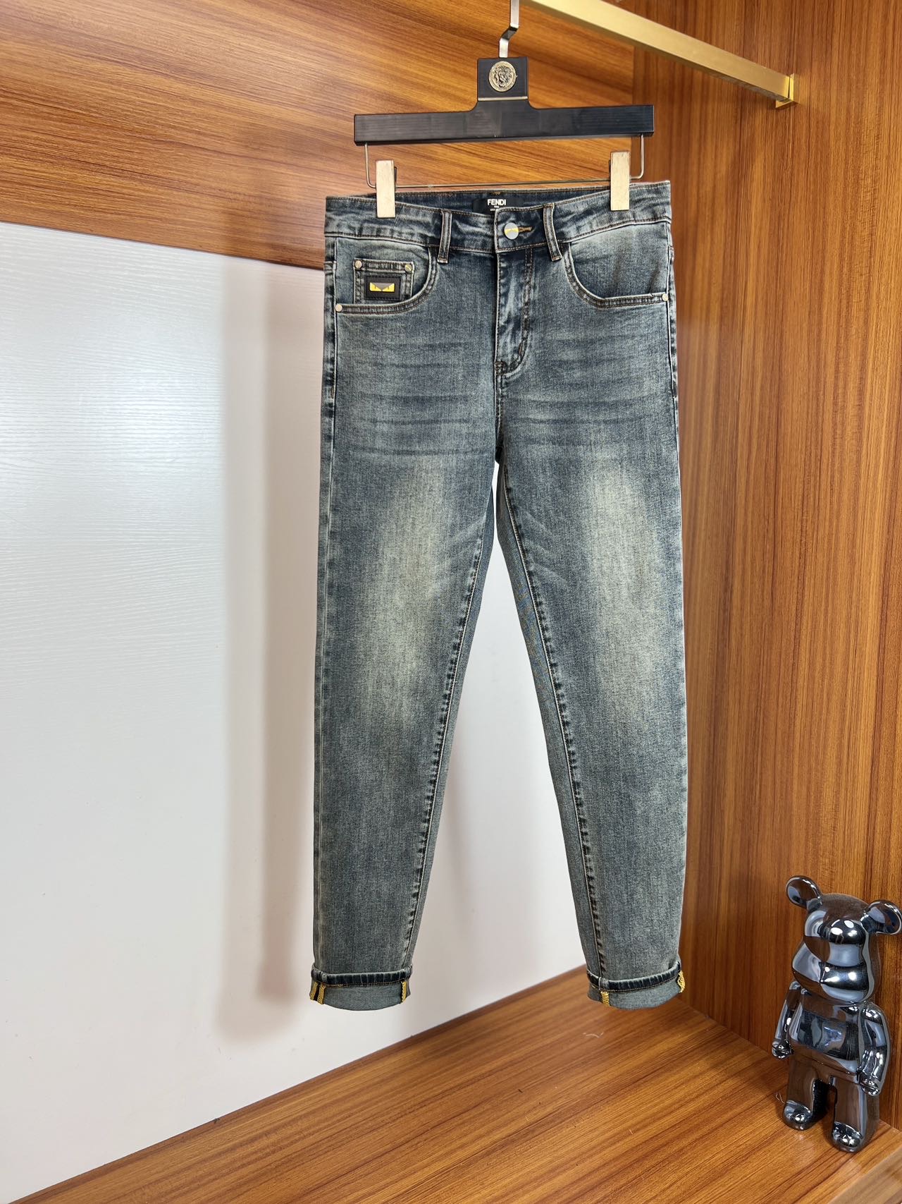 NO:471741,Fendi/Fendi 2025 Spring and Summer New Products, Complete Three Standards, Jeans, Don’t need to introduce too much good products, look at the details, the counter number is 29-38 / 140 upper body 32,,fendi,fendi,jeans,alexander wang19860909Fendi/芬迪 2025春夏新品 三标齐全 牛仔裤 好货不用过多介绍 看细节 专柜码数29-38 /140上身32码,,fendi,fendi,jeans,alexander wang,Men's clothing