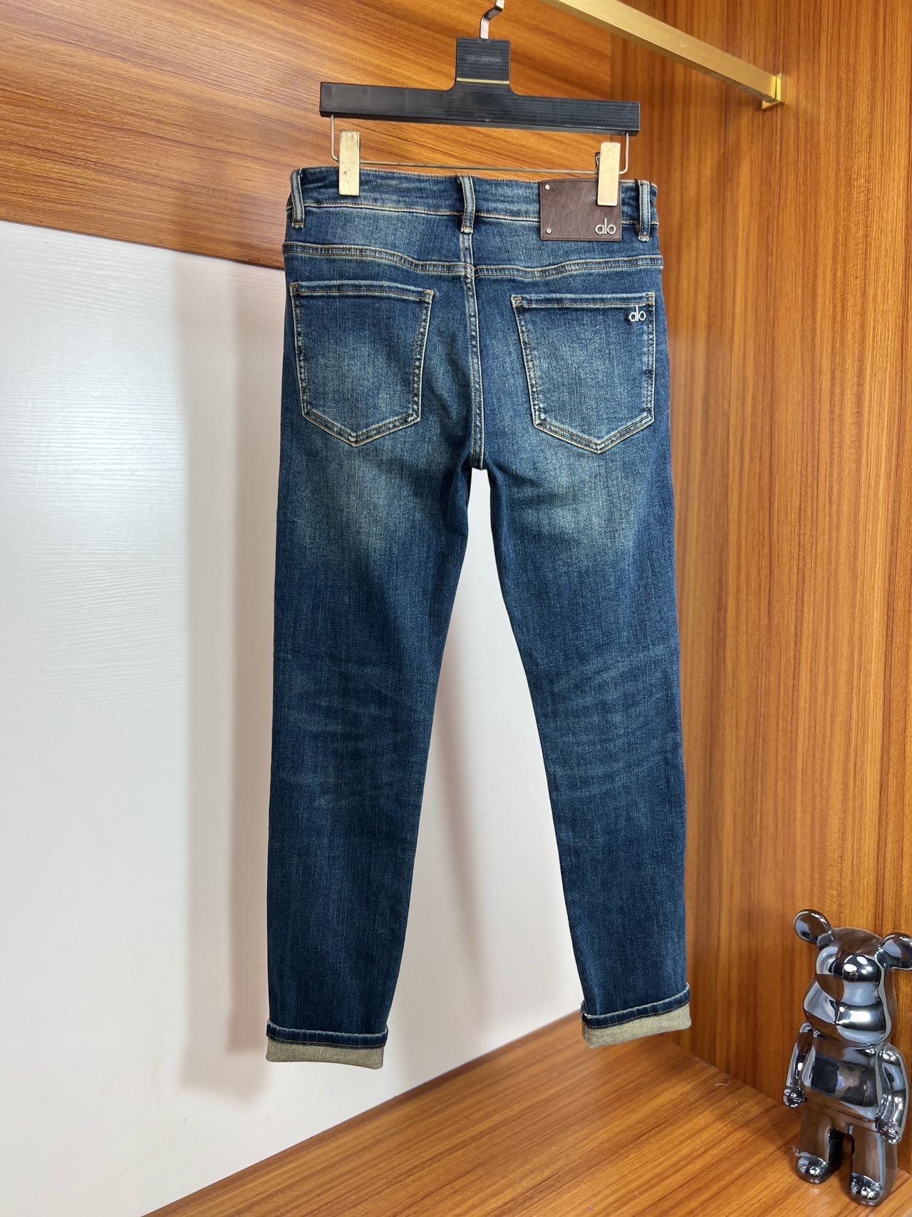 NO:521722,alo 2025 autumn and winter new products, complete three standards, jeans, good products, don't need to introduce too much, look at the details, counter number 29-38 / 140 upper body 32, jeans, alexander wang19860909alo 2025秋冬新品 三标齐全 牛仔裤 好货不用过多介绍 看细节 专柜码数29-38 /140上身32码,,jeans,alexander wang,Men's clothing