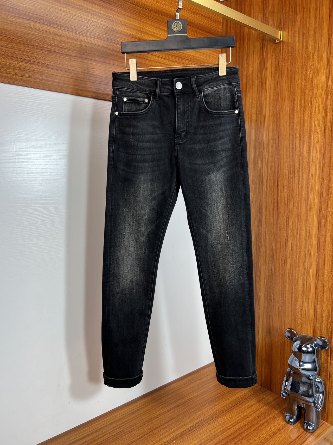 NO:521737,Armani/Armani 2025 autumn and winter new products, complete three standards, jeans, good products, don't need to be introduced too much, look at the details, counter number 29-38, 175/140 upper body 32,,armani,armani,jeans,alexander wang19860909Armani/阿玛尼 2025秋冬新品 三标齐全 牛仔裤 好货不用过多介绍 看细节 专柜码数29-38 175/140上身32码,,armani,armani,jeans,alexander wang,Men's clothing