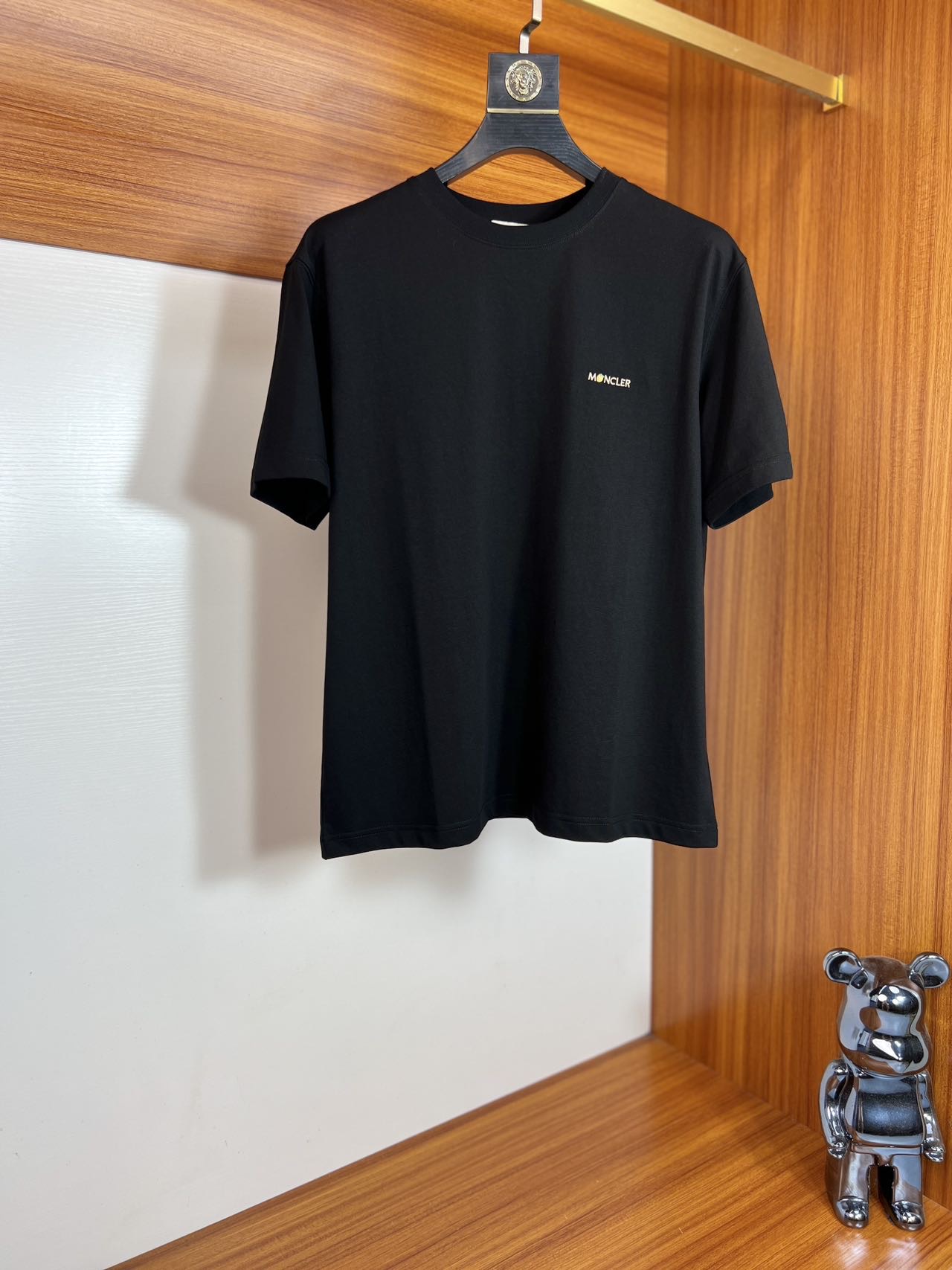 NO:480018,Moncler/Shirt 2025 Spring and Summer New Products, Complete Three Standards, Round Neck Pure Cotton Short-Sleeved T-shirts, Don’t need to introduce too much good products, look at the details, Counter code M-XXXL /140 Suggestions L,, Moncler, T-shirt,tees, t-shirt,alexander wang19860909Moncler/蒙口 2025春夏新品 三标齐全 圆领纯棉短袖T恤 好货不用过多介绍 看细节 专柜码数M-XXXL /140建议L,,Moncler,T-shirt,tees，t-shirt,alexander wang,Men's clothing