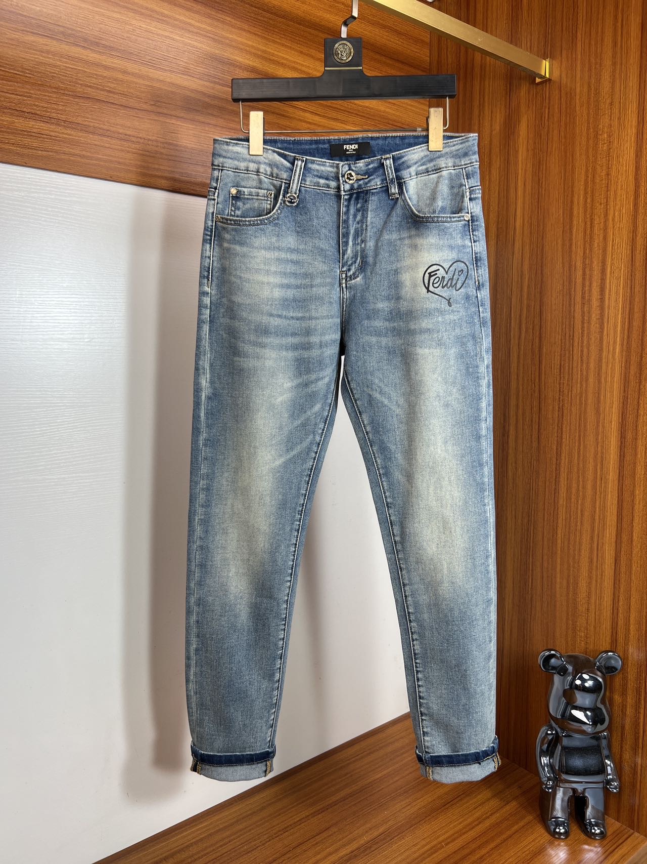 NO:480206,Fendi/Fendi Spring and summer new products, complete three standards, jeans, good products, don't need to introduce too much, look at the details, counter number 29-38, 175/140, upper body 32,,fendi,fendi,jeans,alexander wang19860909Fendi/芬迪 春夏新品 三标齐全 牛仔裤 好货不用过多介绍 看细节 专柜码数29-38 175/140上身32码,,fendi,fendi,jeans,alexander wang,Men's clothing
