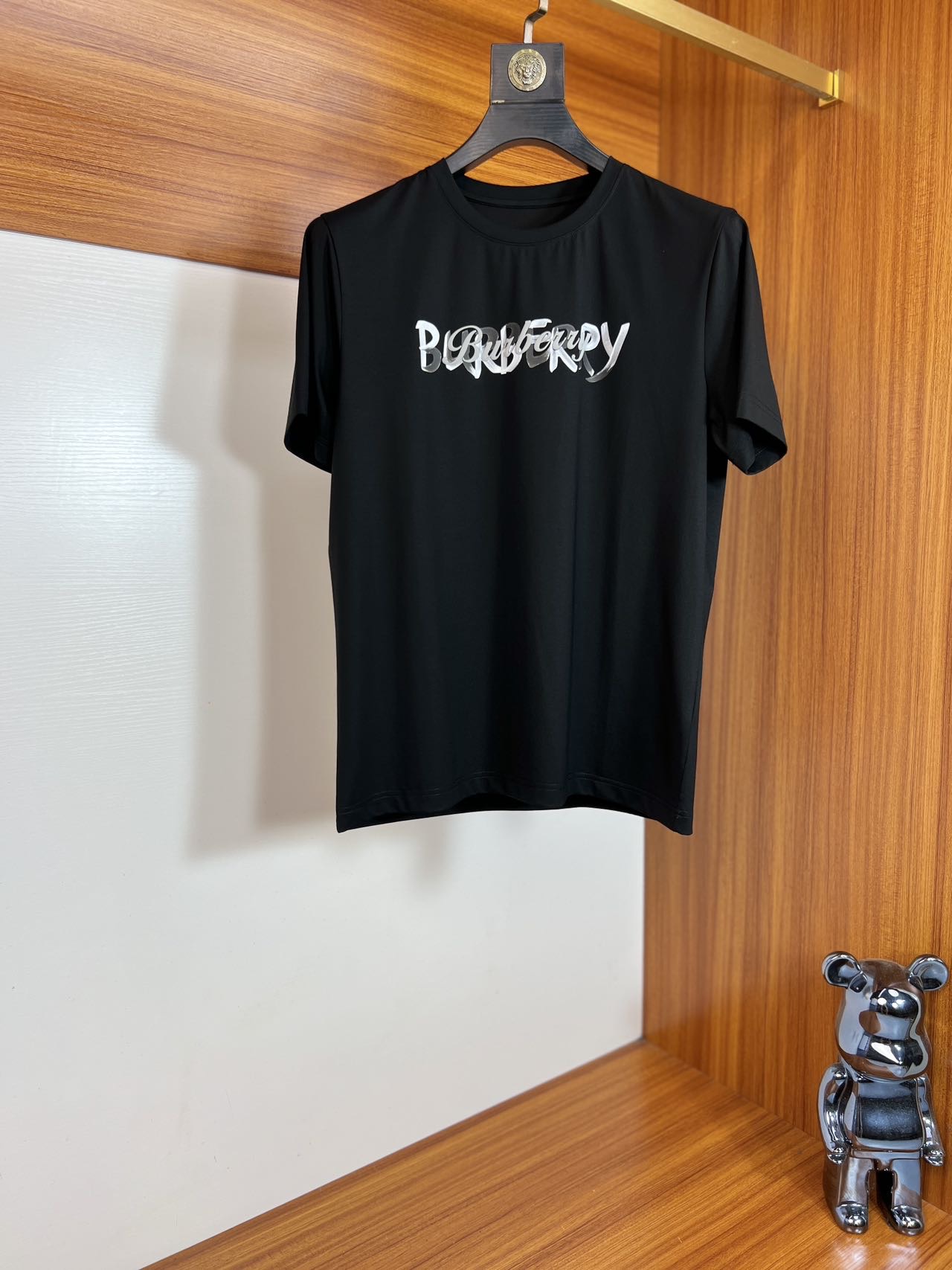 NO:483717,Burberry 2025 new spring and summer products are available, complete three standards, mercerized cotton round neck short-sleeved T-shirt, no need to introduce the good products too much, look at the details, counter code M-6XL 175/suggested XL slim fit,,burberry,T-shirt,tees,t-shirt,alexander wang19860909巴宝莉 2025年春夏新品上新 三标齐全 丝光棉圆领短袖T恤 好货不用过多介绍 看细节 专柜码数M-6XL 175/建议XL 修身版型,,burberry,T-shirt,tees，t-shirt,alexander wang,Men's clothing