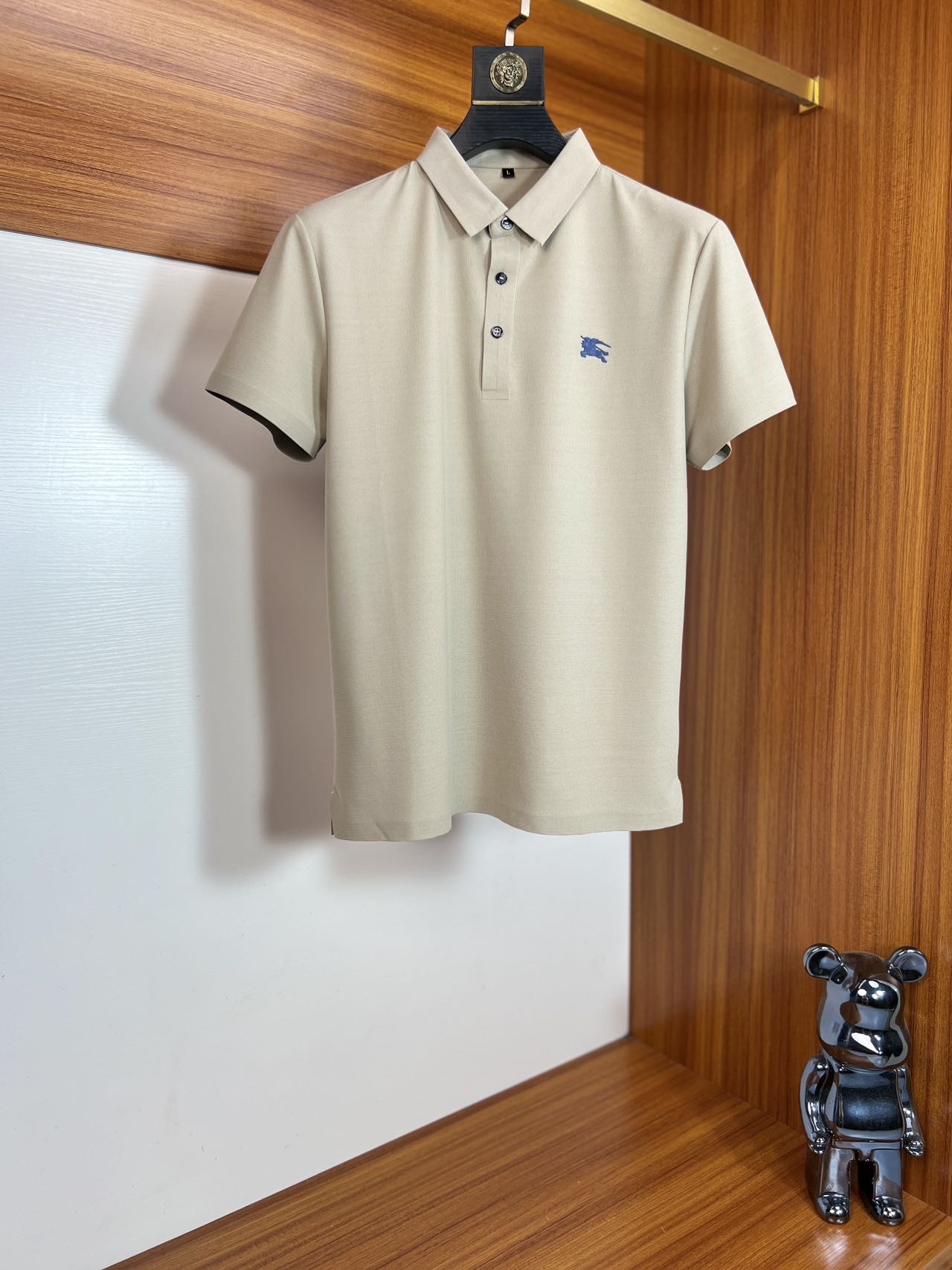 NO:496542,Burberry/Burberry 2025 Spring and Summer New Products, Complete Three Standards, Lapel Short-Sleeve Polo Shirt, Good Products, Don't need to introduce too much, Look at the details, Counter Code M-4XL /140 Suggestions L,,burberry,burberry,T-shirt,alexander wang19860909Burberry/巴宝莉 2025春夏新品 三标齐全 翻领短袖Polo衫 好货不用过多介绍 看细节 专柜码数M-4XL /140建议L,,burberry,burberry,T-shirt,alexander wang,Men's clothing