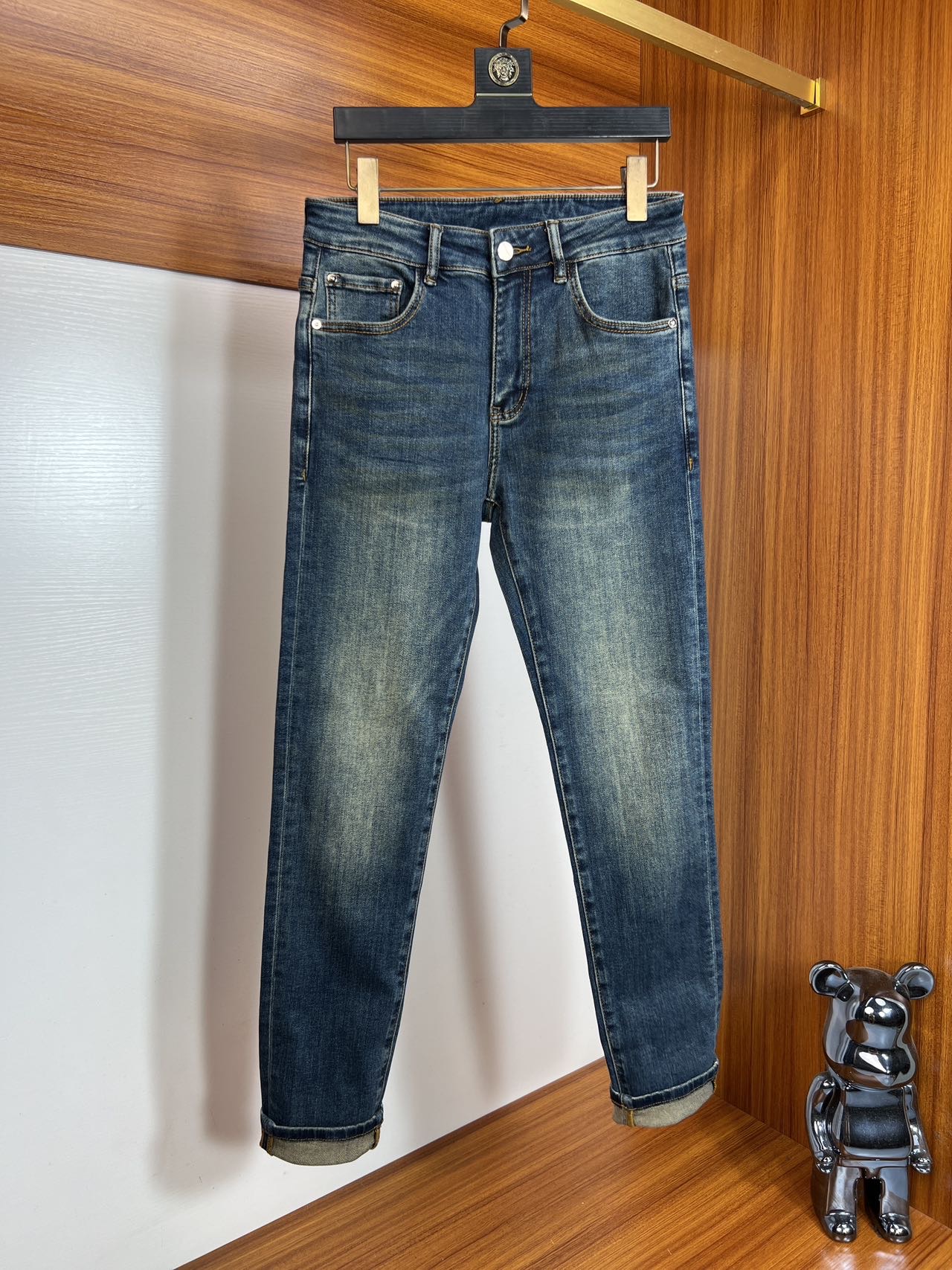 NO:570195,DG/Dolce & Gabbana 2025 autumn and winter new products, complete with three labels, jeans, good products, no need to introduce too much, look at the details, counter size 29-38/140 upper body size 32,,Dolce&Gabbana,jeans,alexander wang19860909DG/杜嘉班纳 2025秋冬新品 三标齐全 牛仔裤 好货不用过多介绍 看细节 专柜码数29-38 /140上身32码,,Dolce&Gabbana,jeans,alexander wang,Men's clothing