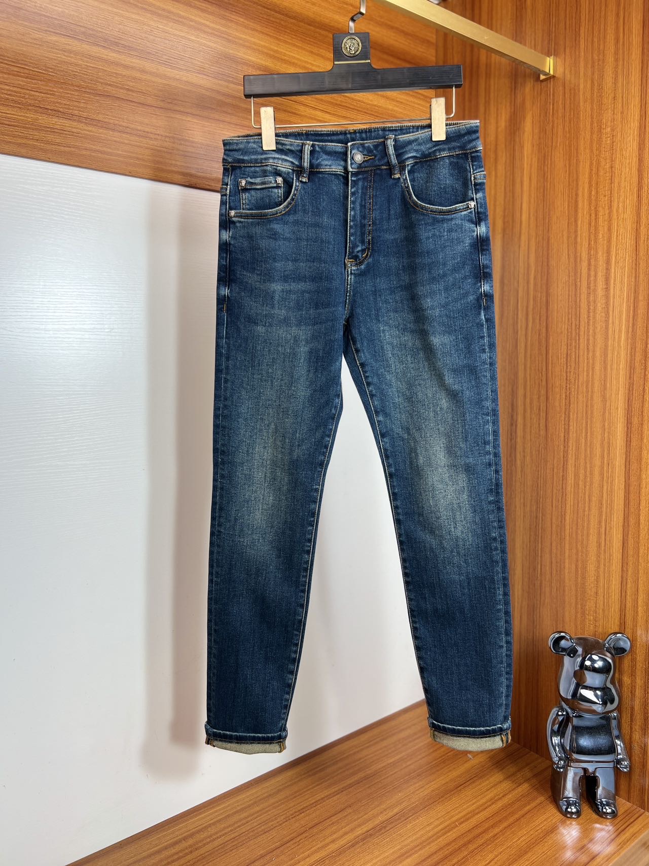 NO:570160,Versace/Versace 2025 autumn and winter new products, complete with three labels, jeans, good products, no need to introduce too much, look at the details, counter size 29-38/140 upper body size 32,,versace,versace,jeans,alexander wang19860909Versace/范思哲 2025秋冬新品 三标齐全 牛仔裤 好货不用过多介绍 看细节 专柜码数29-38 /140上身32码,,versace,versace,jeans,alexander wang,Men's clothing