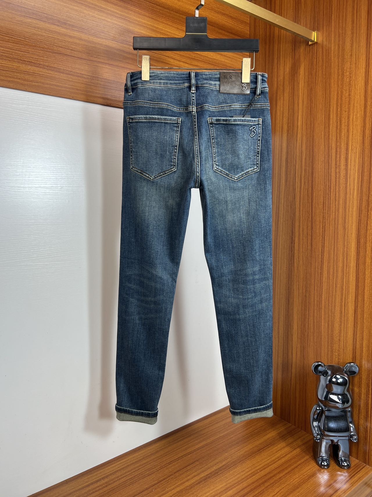 NO:570181,Burberry/Burberry 2025 autumn and winter new products, complete with three labels, jeans, good products, no need to introduce too much, look at the details, counter size 29-38/140 upper body size 32,,burberry,burberry,jeans,alexander wang19860909Burberry/巴宝莉 2025秋冬新品 三标齐全 牛仔裤 好货不用过多介绍 看细节 专柜码数29-38 /140上身32码,,burberry,burberry,jeans,alexander wang,Men's clothing