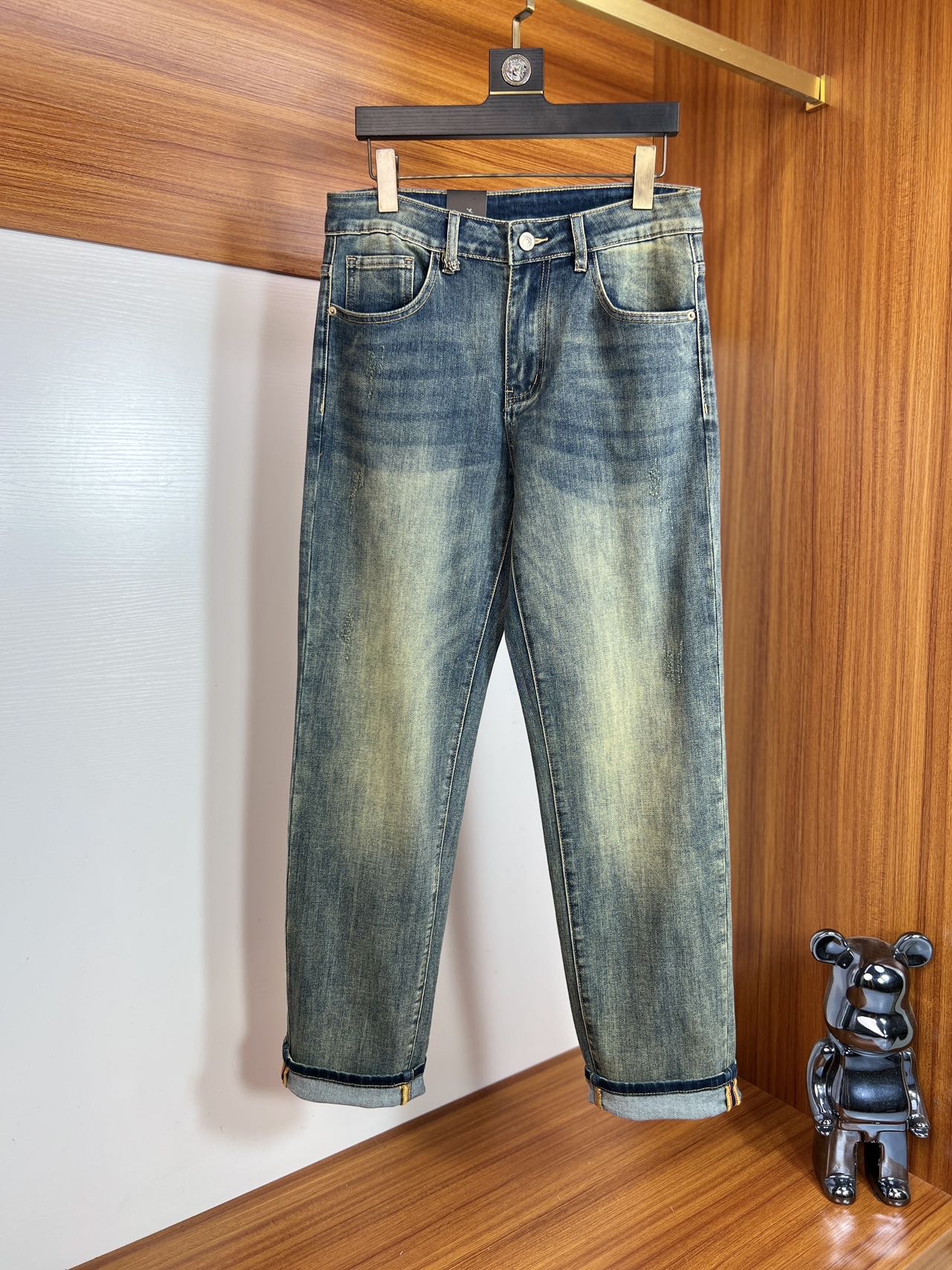 NO:500486,Versace/Versace 2025 spring and summer new product, complete three standards, jeans, good products, don't need to be introduced too much, look at the details, counter number 29-38, 175/140 upper body 32, versace, versace, jeans, alexander wang19860909Versace/范思哲 2025春夏新品 三标齐全 牛仔裤 好货不用过多介绍 看细节 专柜码数29-38 175/140上身32码,,versace,versace,jeans,alexander wang,Men's clothing