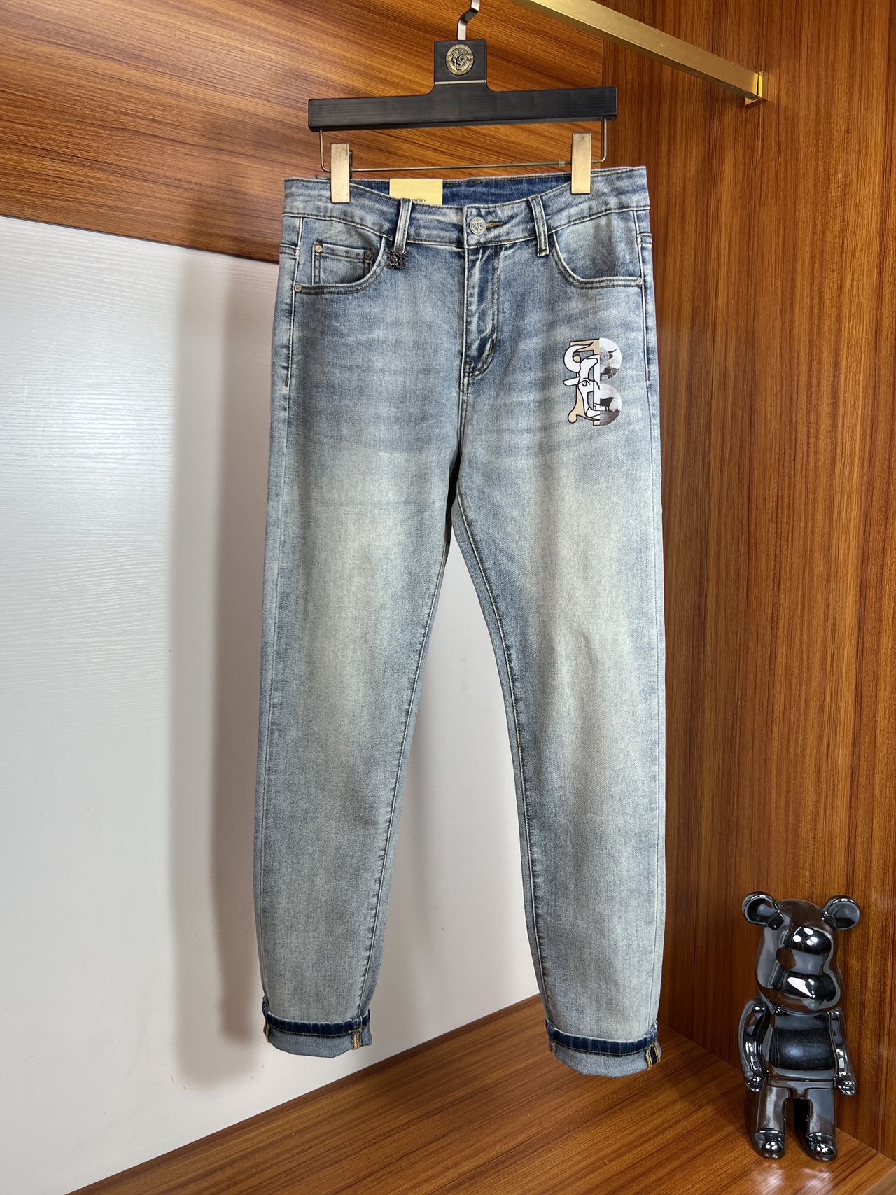 NO:500488,Burberry/Burberry 2025 Spring and Summer New Products, Complete Three Standards, Jeans, Good Products, Don’t need to introduce too much, look at the details, Counter codes 29-38, 175/140, 32 upper body sizes,,burberry,burberry,jeans,alexander wang19860909Burberry/巴宝莉 2025春夏新品 三标齐全 牛仔裤 好货不用过多介绍 看细节 专柜码数29-38 175/140上身32码,,burberry,burberry,jeans,alexander wang,Men's clothing