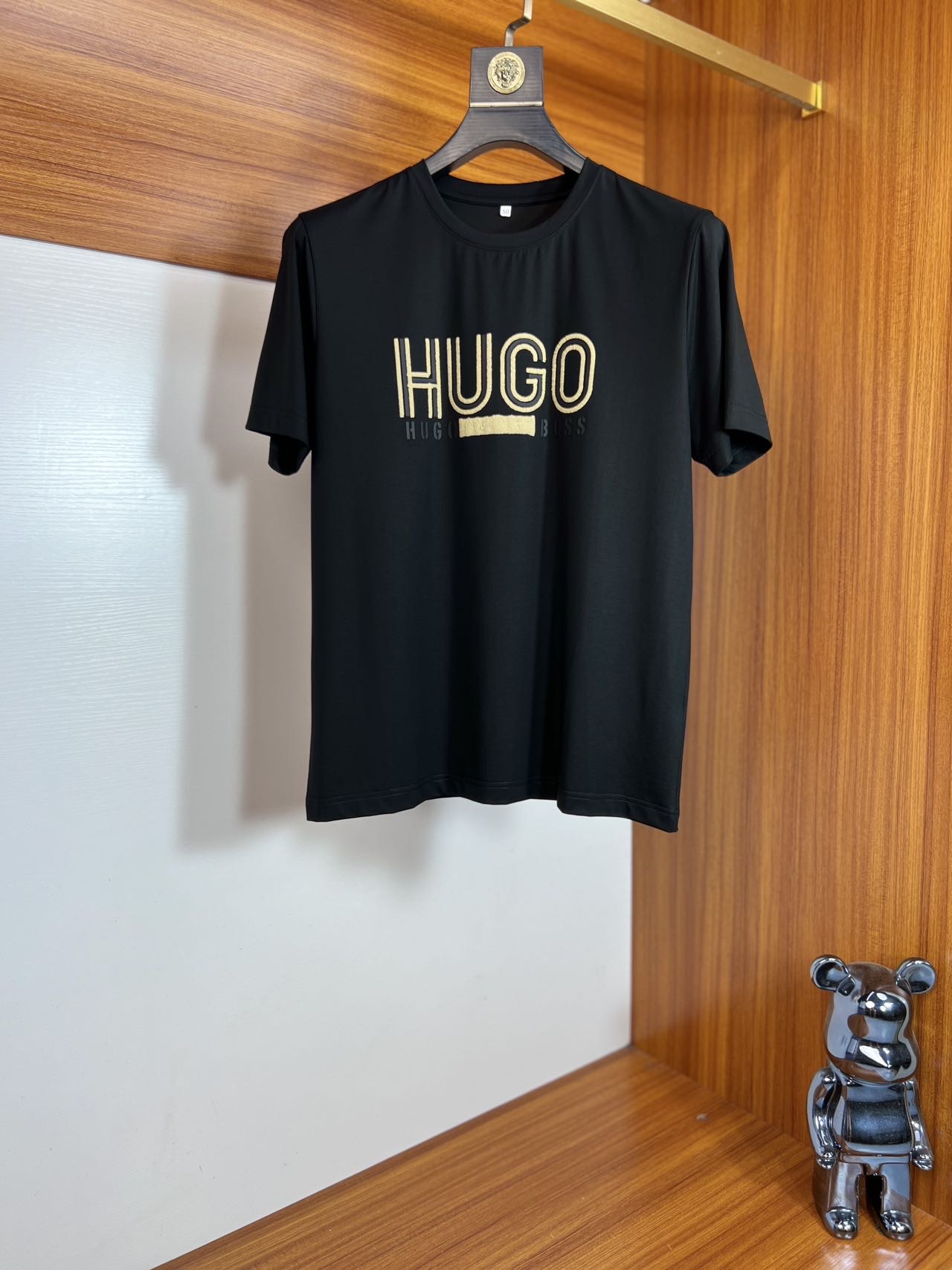 NO:500518,HUGO 2025 new spring and summer products are available, complete three standards, mercerized cotton round neck short-sleeved T-shirt, no need to introduce too much good products, look at the details, counter code M-6XL 175/suggested XL slim fit,,T-shirt,tees,t-shirt,alexander wang19860909HUGO 2025年春夏新品上新 三标齐全 丝光棉圆领短袖T恤 好货不用过多介绍 看细节 专柜码数M-6XL 175/建议XL 修身版型,,T-shirt,tees，t-shirt,alexander wang,Men's clothing