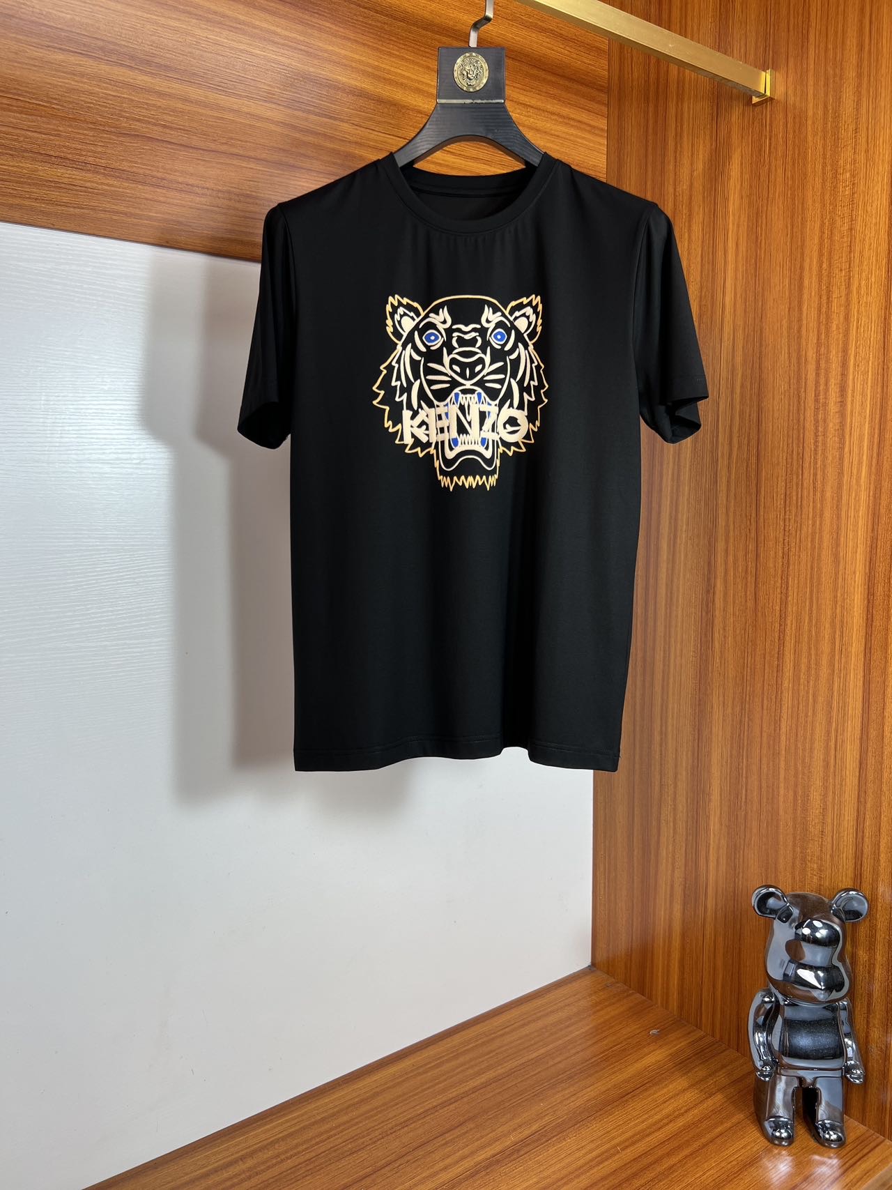 NO:500512,Kenzo 2025 spring and summer new products are available, complete three standards, mercerized cotton round neck short-sleeved T-shirt, no need to introduce too much good products, look at the details, counter code M-6XL 175/suggested XL slim fit,,T-shirt,tees,t-shirt,alexander wang19860909Kenzo 2025年春夏新品上新 三标齐全 丝光棉圆领短袖T恤 好货不用过多介绍 看细节 专柜码数M-6XL 175/建议XL 修身版型,,T-shirt,tees，t-shirt,alexander wang,Men's clothing