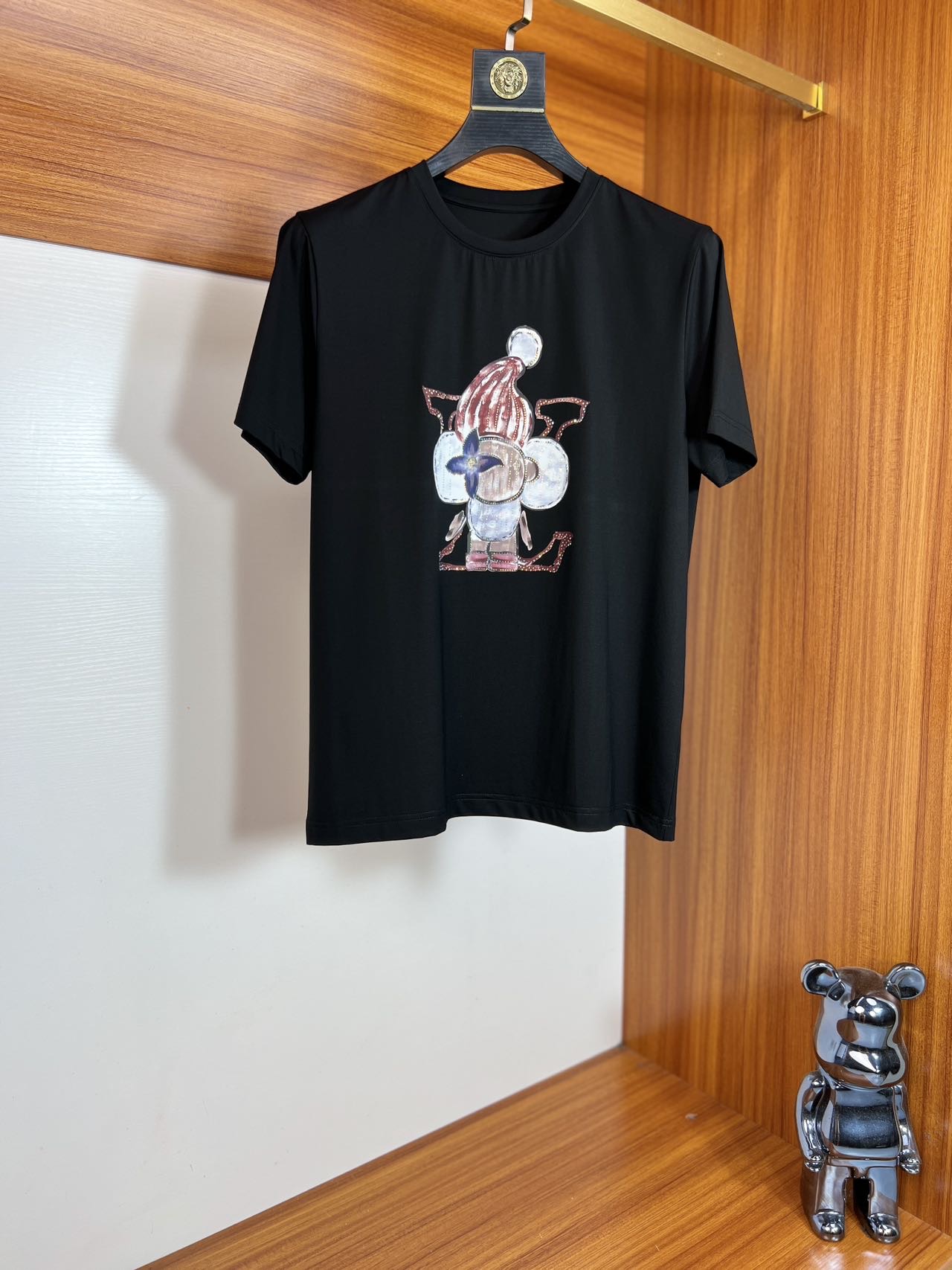 NO:500506,LV/Louis Vuitton 2025 Spring and Summer New Products are available, Three Standards Complete, Mercerized Cotton Round Neck Short-Sleeve T-shirt, Don’t need to introduce too much good products, look at the details, Counter Code M-6XL 175/Suggested XL Slim-fitting,,louis vuitton,louis vuitton,T-shirt,tees,t-shirt,alexander wang19860909LV/路易威登 2025年春夏新品上新 三标齐全 丝光棉圆领短袖T恤 好货不用过多介绍 看细节 专柜码数M-6XL 175/建议XL 修身版型,,louis vuitton,louis vuitton,T-shirt,tees，t-shirt,alexander wang,Men's clothing