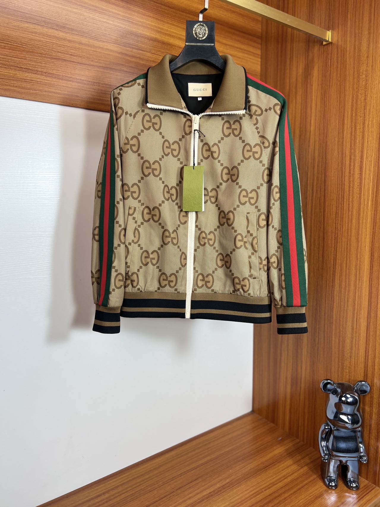 NO:522942,Gucci/Gucci New products for spring and summer 2025 are available in new products, complete three standards, jackets and cotton are added inside, good products do not need to be introduced too much, look at the details, counter number M-XXXL 175/140 Suggestions L,,gucci,jackets & coats,jackets & coats,alexander wang19860909Gucci/古奇 2025年春夏新品上新 三标齐全 夹克外套内里加棉 好货不用过多介绍 看细节 专柜码数M-XXXL 175/140建议L,,gucci,jackets & coats,jackets & coats,alexander wang,Men's clothing