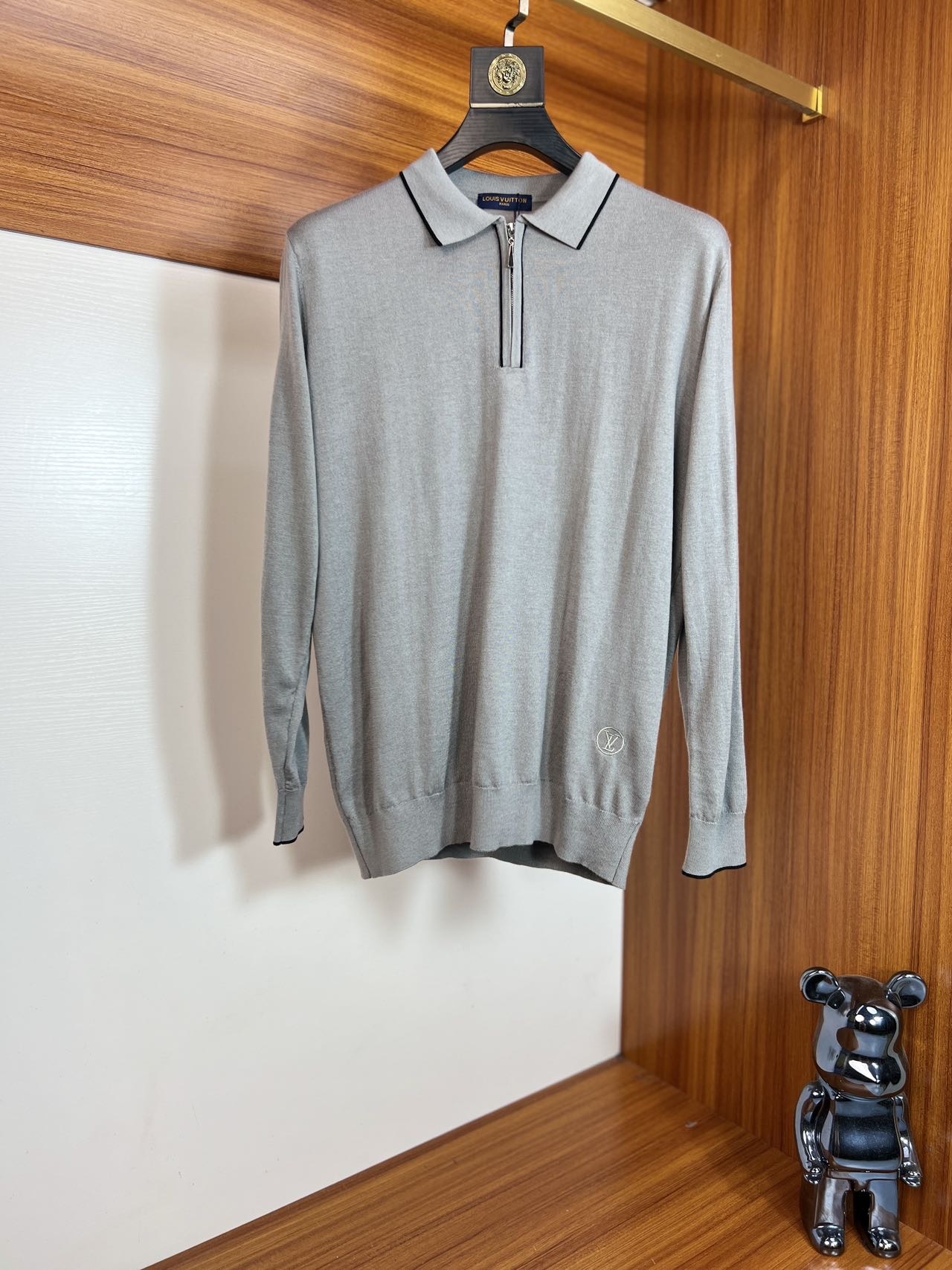 NO:518707,LV/Louis Vuitton 2025 autumn and winter new products are available, complete three standards, lapel sweater, no need to introduce too much good products, look at the details, counter number M-XXXL /140 suggestions L,,louis vuitton,louis vuitton,sweaters,alexander wang19860909LV/路易威登 2025年秋冬新品上新 三标齐全 翻领毛衣 好货不用过多介绍 看细节 专柜码数M-XXXL /140建议L,,louis vuitton,louis vuitton,sweaters,alexander wang,Men's clothing