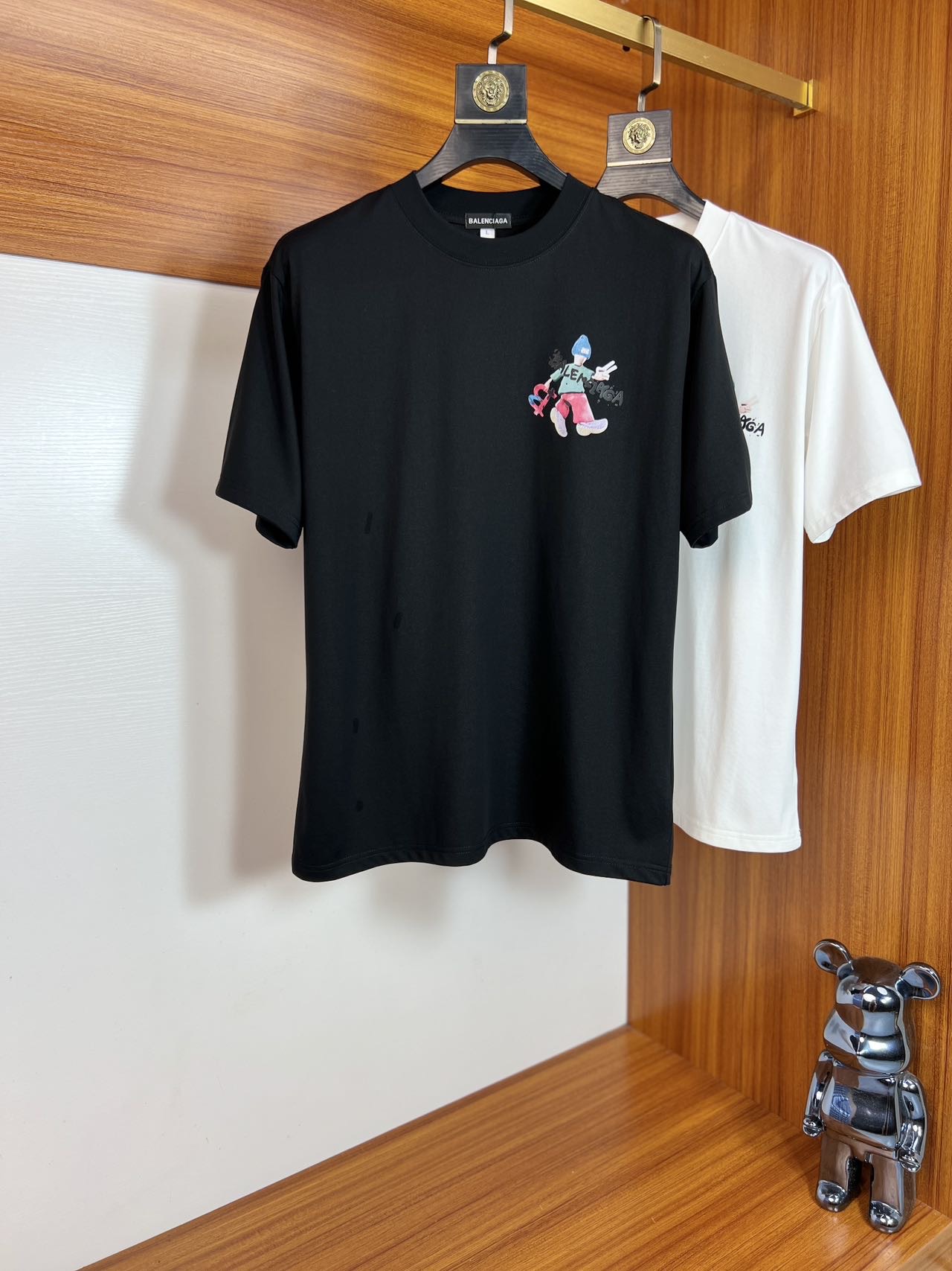 NO:512156,Balenciaga/Balenciaga Spring and Summer 2025 new products, complete three standards, round neck pure cotton short-sleeved T-shirt. Don’t need to introduce too much good products. Look at the details. Counter code M-XXXXL 175/Suggestions L,,balenciaga,balenciaga,T-shirt,tees,t-shirt,alexander wang19860909Balenciaga/巴黎世家 2025春夏新品 三标齐全 圆领纯棉短袖T恤 好货不用过多介绍 看细节 专柜码数M-XXXXL 175/建议L,,balenciaga,balenciaga,T-shirt,tees，t-shirt,alexander wang,Men's clothing