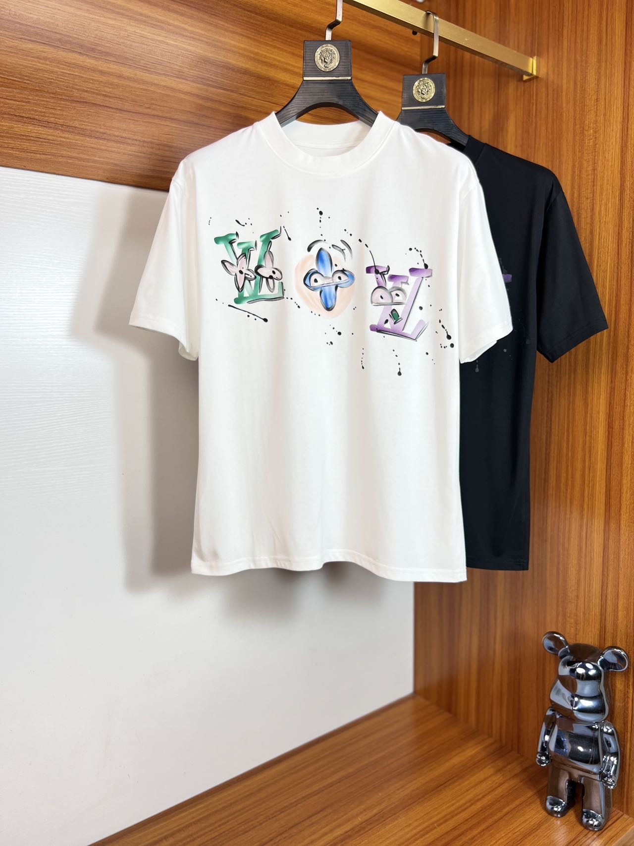 NO:512160,LV/Louis Vuitton 2025 Spring and Summer New Products, Three Standards, Round Neck Pure Cotton Short-Sleeve T-Shirts, Don’t need to introduce too much good products, look at the details, Counter Code M-XXXXL 175/Suggestions,,louis vuitton,louis vuitton,T-shirt,tees,t-shirt,alexander wang19860909LV/路易威登 2025春夏新品 三标齐全 圆领纯棉短袖T恤 好货不用过多介绍 看细节 专柜码数M-XXXXL 175/建议L,,louis vuitton,louis vuitton,T-shirt,tees，t-shirt,alexander wang,Men's clothing