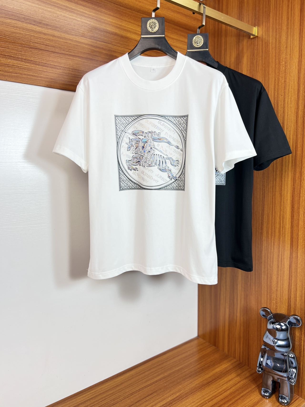 NO:512176,Burberry/Burberry 2025 Spring and Summer New Products, Complete Three Standards, Round Neck Pure Cotton Short-Sleeve T-shirts, Don’t need to introduce too much good products, look at the details, Counter Code M-XXXXL 175/Suggestions, burberry, burberry, T-shirt, tees, t-shirt, alexander wang19860909Burberry/巴宝莉 2025春夏新品 三标齐全 圆领纯棉短袖T恤 好货不用过多介绍 看细节 专柜码数M-XXXXL 175/建议L,,burberry,burberry,T-shirt,tees，t-shirt,alexander wang,Men's clothing