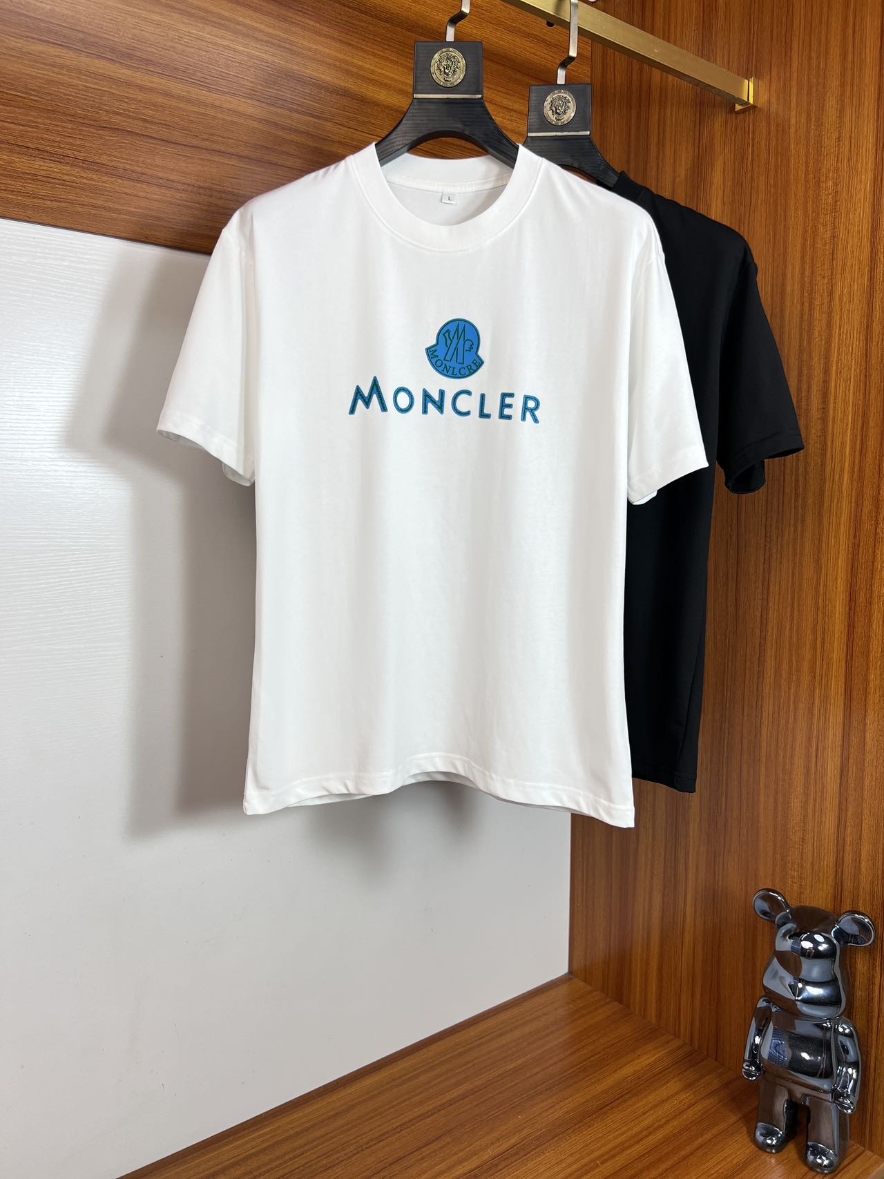 NO:512180,Moncler/Shirt 2025 Spring and Summer New Products, Complete Three Standards, Round Neck Pure Cotton Short-Sleeve T-shirts, Don’t need to introduce too much good products, look at the details, Counter Code M-XXXXL 175/Suggestions, Moncler, T-shirt,tees, t-shirt,alexander wang19860909Moncler/蒙口 2025春夏新品 三标齐全 圆领纯棉短袖T恤 好货不用过多介绍 看细节 专柜码数M-XXXXL 175/建议L,,Moncler,T-shirt,tees，t-shirt,alexander wang,Men's clothing