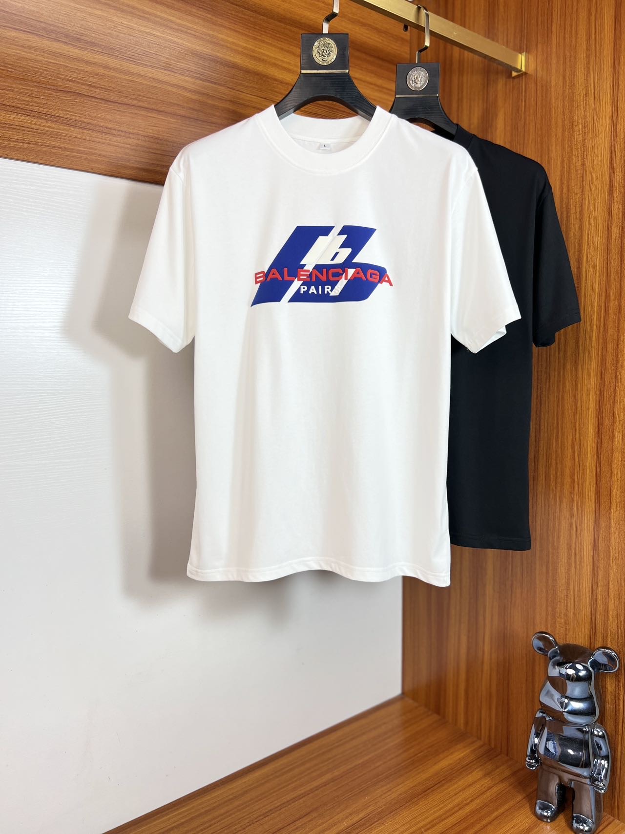 NO:512184,Balenciaga/Balenciaga Spring and Summer 2025 new products, complete three standards, round neck pure cotton short-sleeved T-shirt. Don’t need to introduce too much good products. Look at the details. Counter code M-XXXXL 175/Suggestions L,,balenciaga,balenciaga,T-shirt,tees,t-shirt,alexander wang19860909Balenciaga/巴黎世家 2025春夏新品 三标齐全 圆领纯棉短袖T恤 好货不用过多介绍 看细节 专柜码数M-XXXXL 175/建议L,,balenciaga,balenciaga,T-shirt,tees，t-shirt,alexander wang,Men's clothing