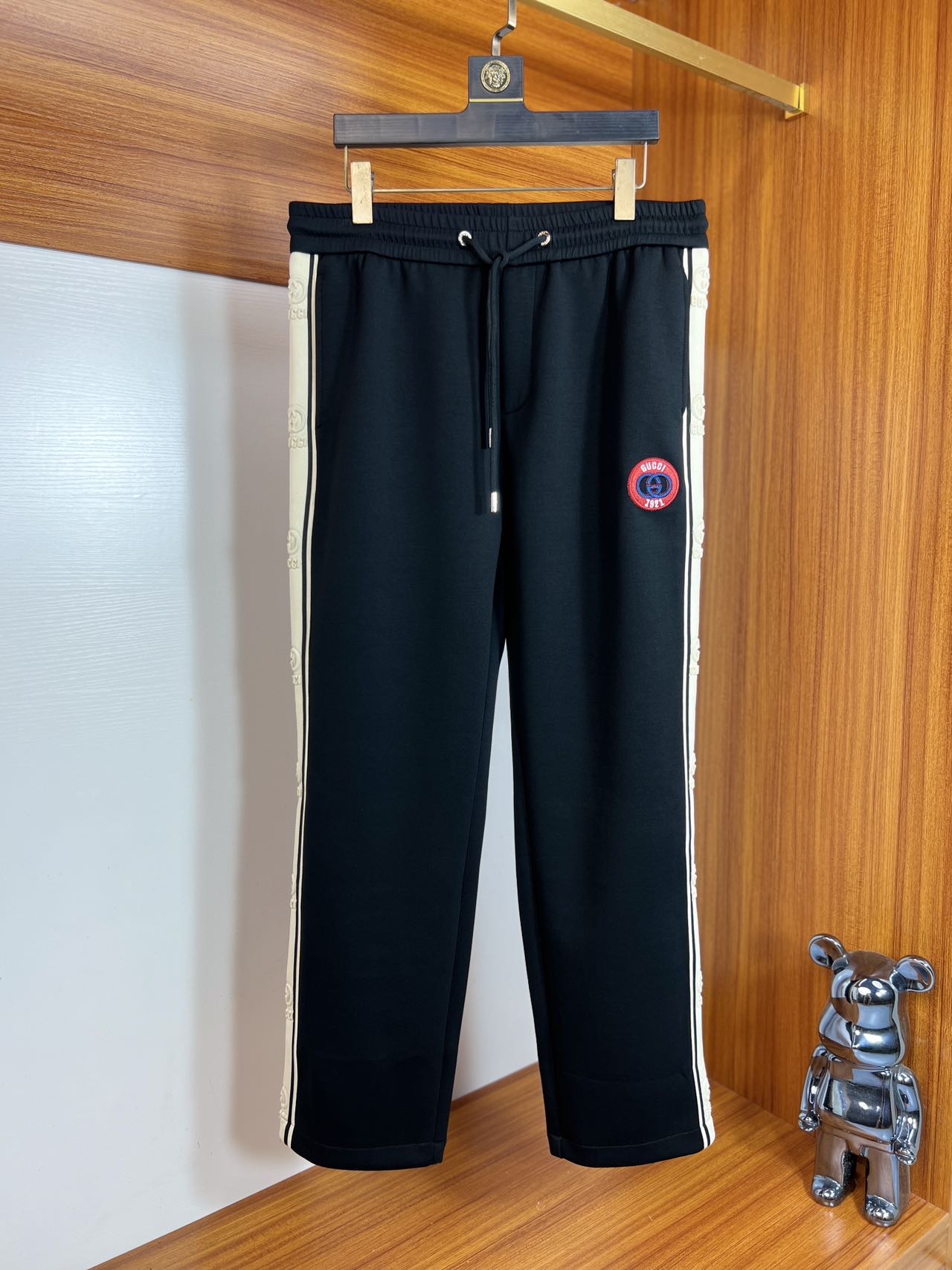 NO:522923,Gucci/Gucci 2025 autumn and winter new products, complete three standards, casual pants, good products, don't need to introduce too much, look at the details, counter code M-XXXL 175/140 upper body L,,gucci,alexander wang19860909Gucci/古奇 2025秋冬新品 三标齐全 休闲裤 好货不用过多介绍 看细节 专柜码数M-XXXL 175/140上身L,,gucci,alexander wang,Men's clothing