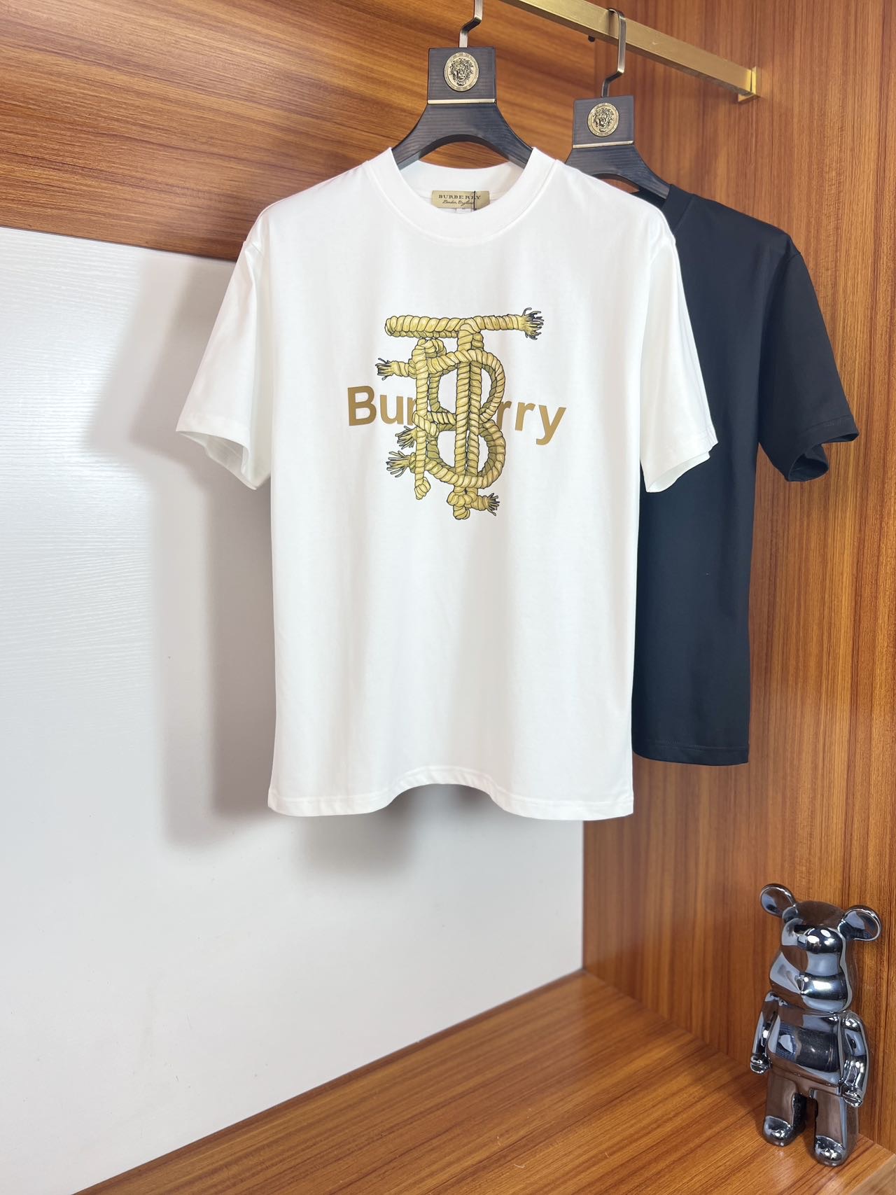 NO:515653,Burberry/Burberry 2025 Spring and Summer New Products, Complete Three Standards, Round Neck Pure Cotton Short-Sleeve T-shirts, Don’t need to introduce too much good products, look at the details, Counter Code M-XXXXL 175/Suggestions, burberry, burberry, T-shirt, tees, t-shirt, alexander wang19860909Burberry/巴宝莉 2025春夏新品 三标齐全 圆领纯棉短袖T恤 好货不用过多介绍 看细节 专柜码数M-XXXXL 175/建议L,,burberry,burberry,T-shirt,tees，t-shirt,alexander wang,Men's clothing