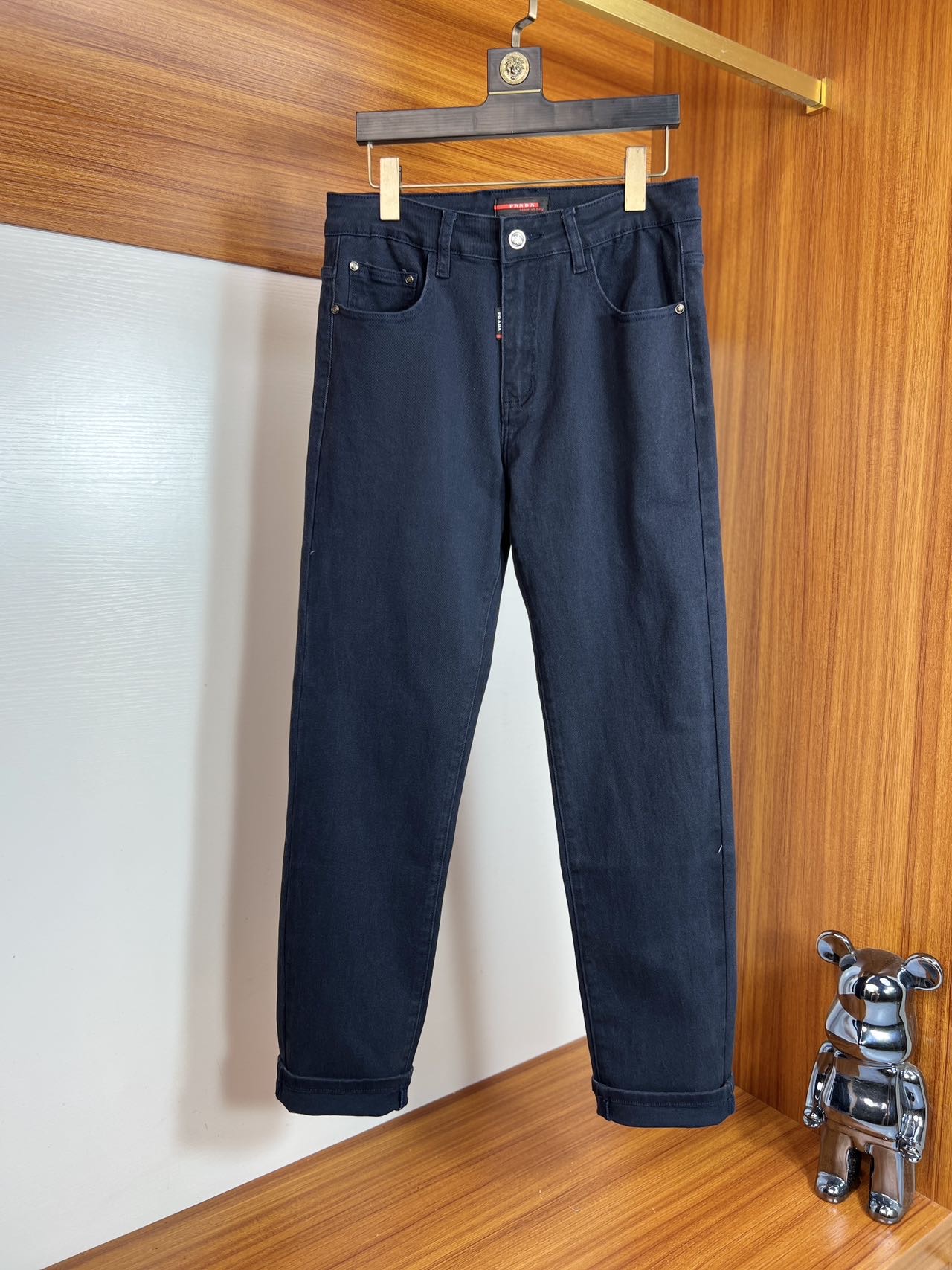 NO:515660,Prada/Prada 2025 autumn and winter new products, complete three standards, jeans, good products, don't need to be introduced too much, look at the details, counter number 29-38, 175/140 upper body 32,,prada,prada,jeans,alexander wang19860909Prada/普拉达 2025秋冬新品 三标齐全 牛仔裤 好货不用过多介绍 看细节 专柜码数29-38 175/140上身32码,,prada,prada,jeans,alexander wang,Men's clothing